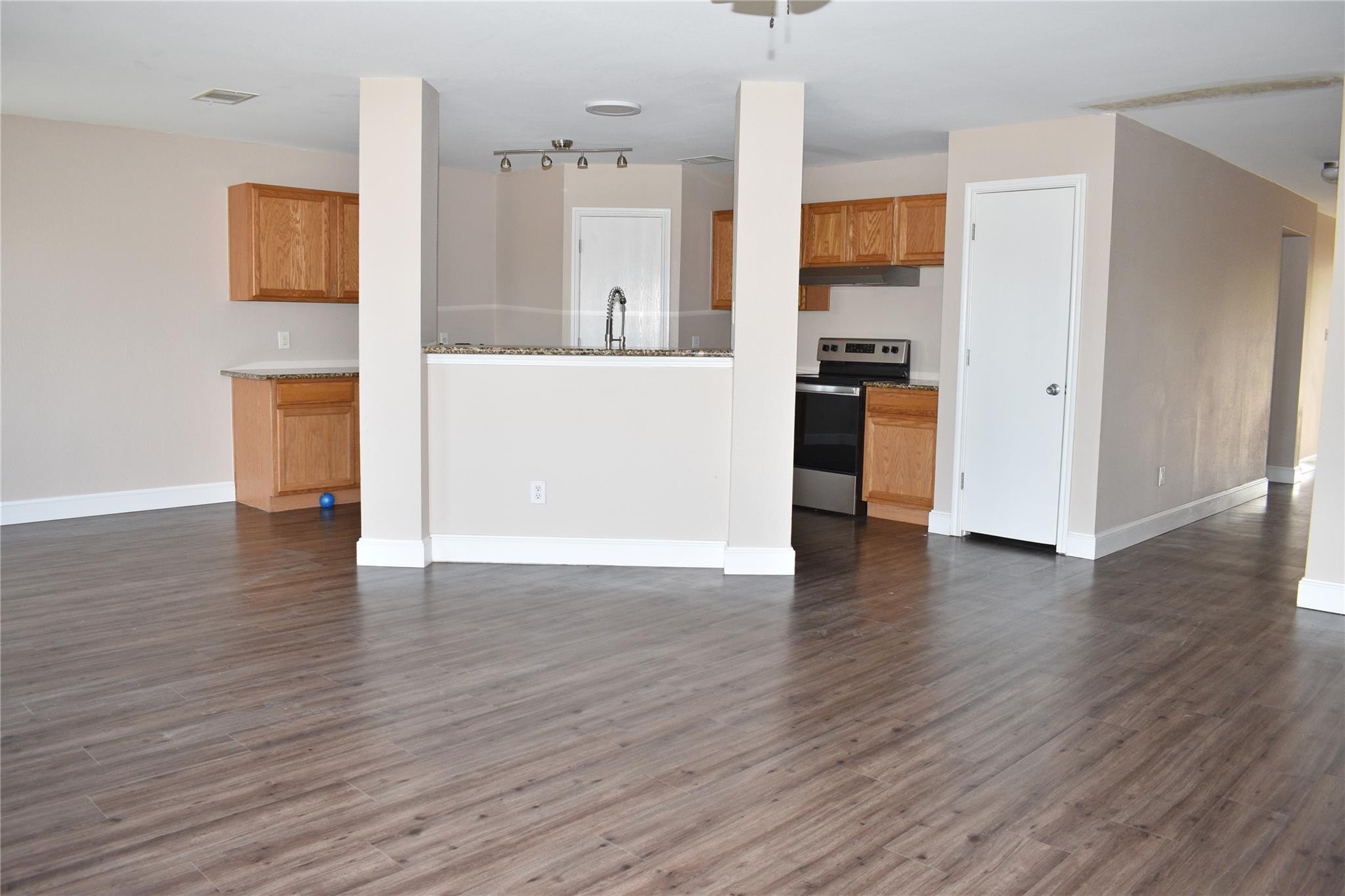 804 Lavaca Loop Property Photo 4