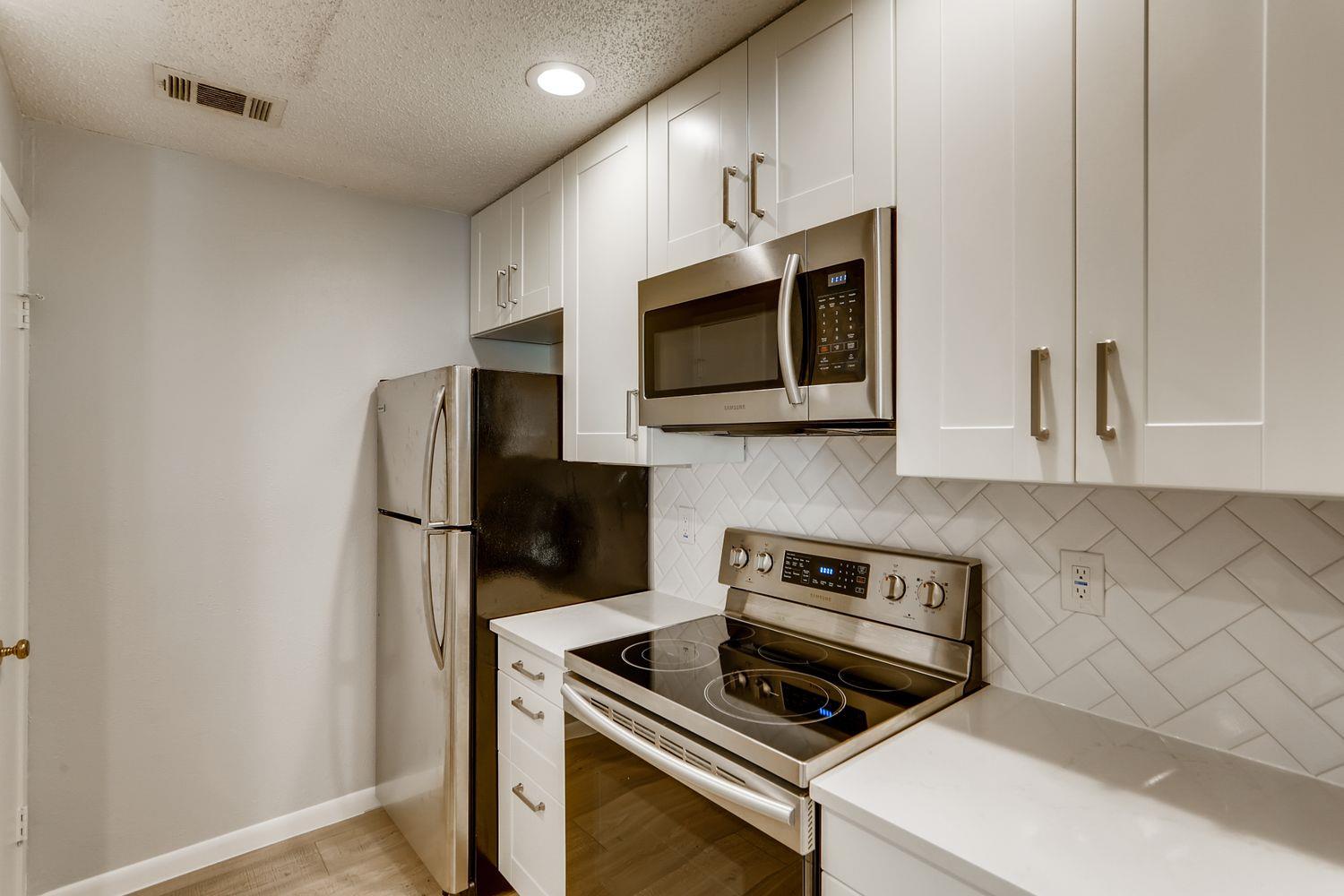 114 E 31st St #209 Property Photo 4