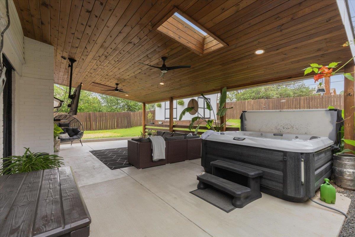 208 Skyloop Dr Property Photo 1