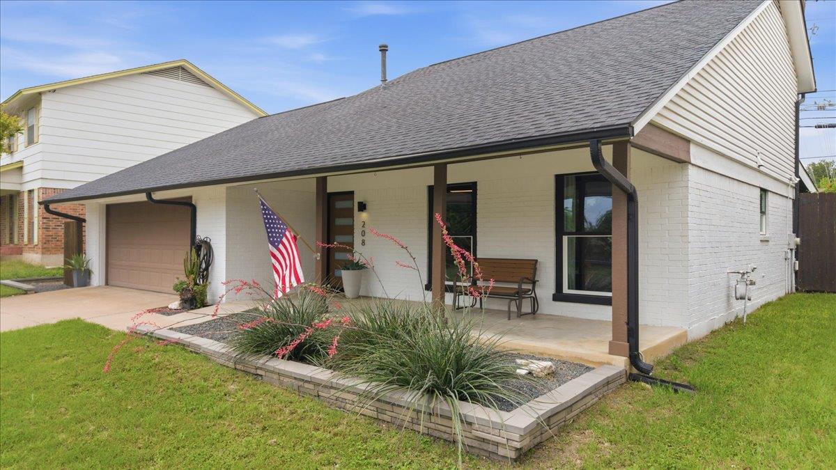 208 Skyloop Dr Property Photo 3