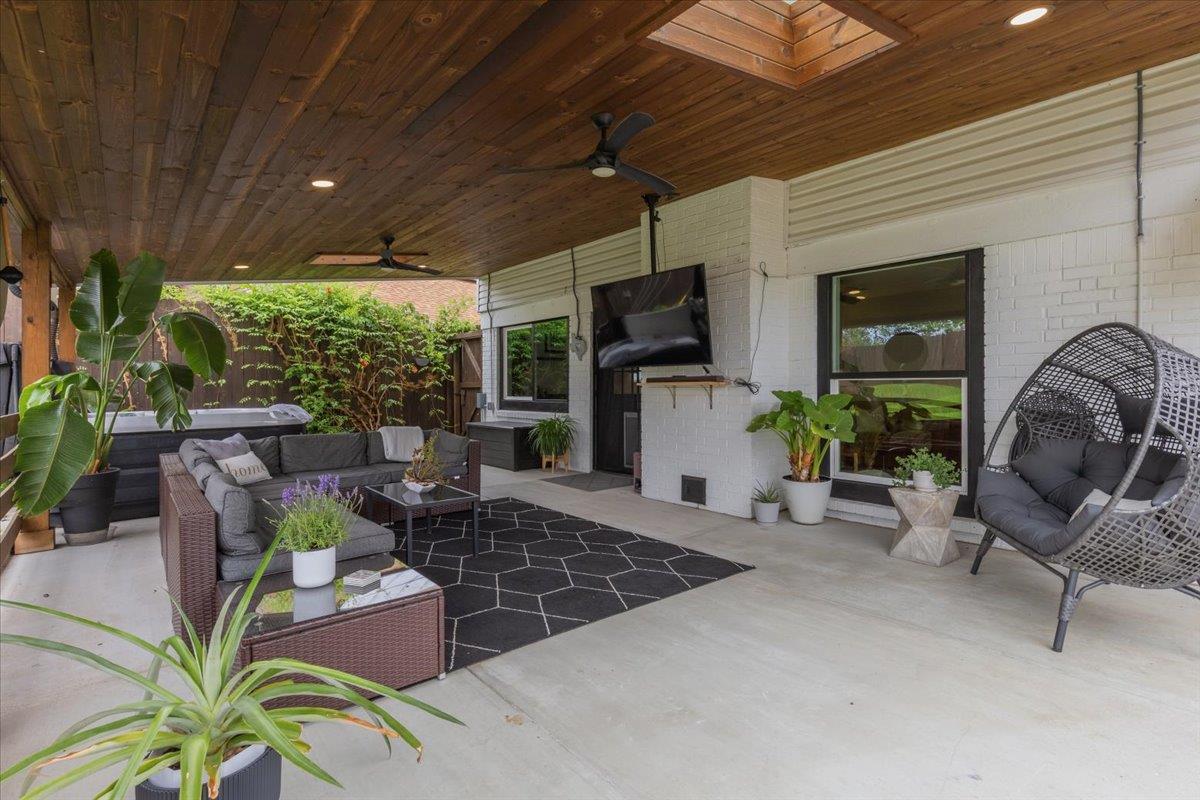 208 Skyloop Dr Property Photo 20