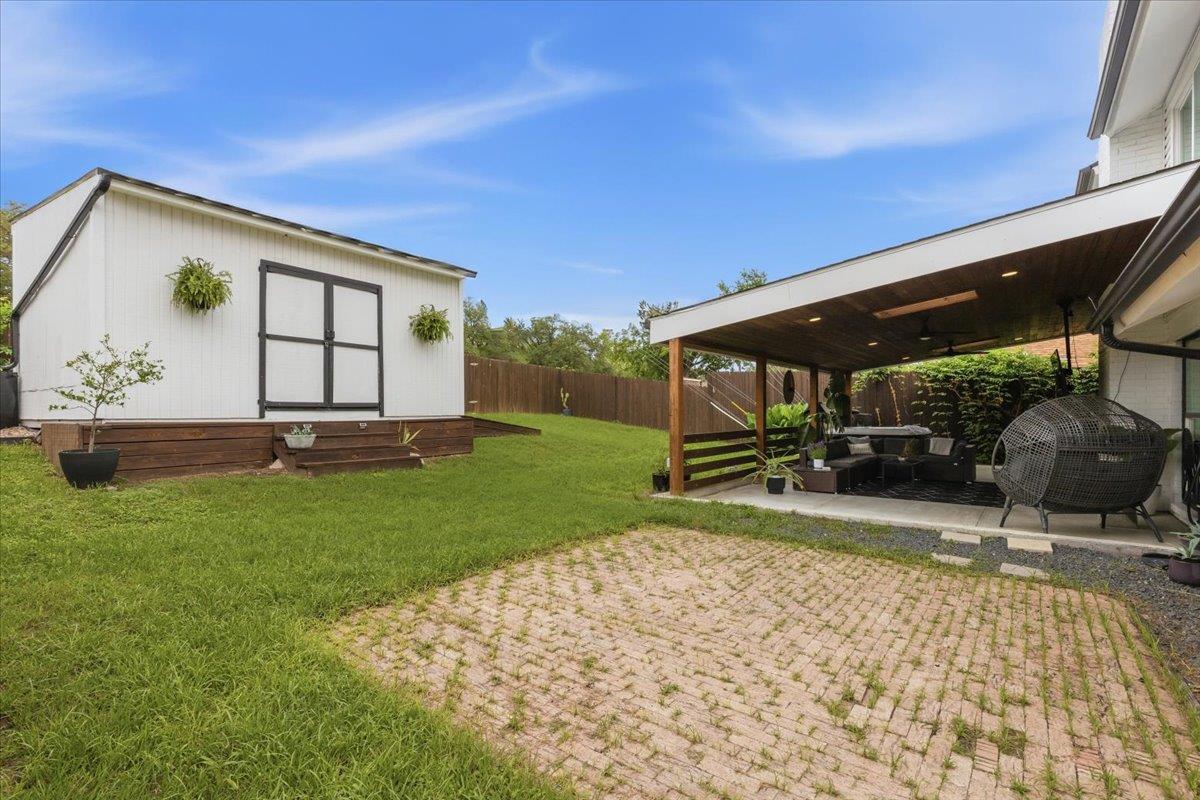 208 Skyloop Dr Property Photo 23