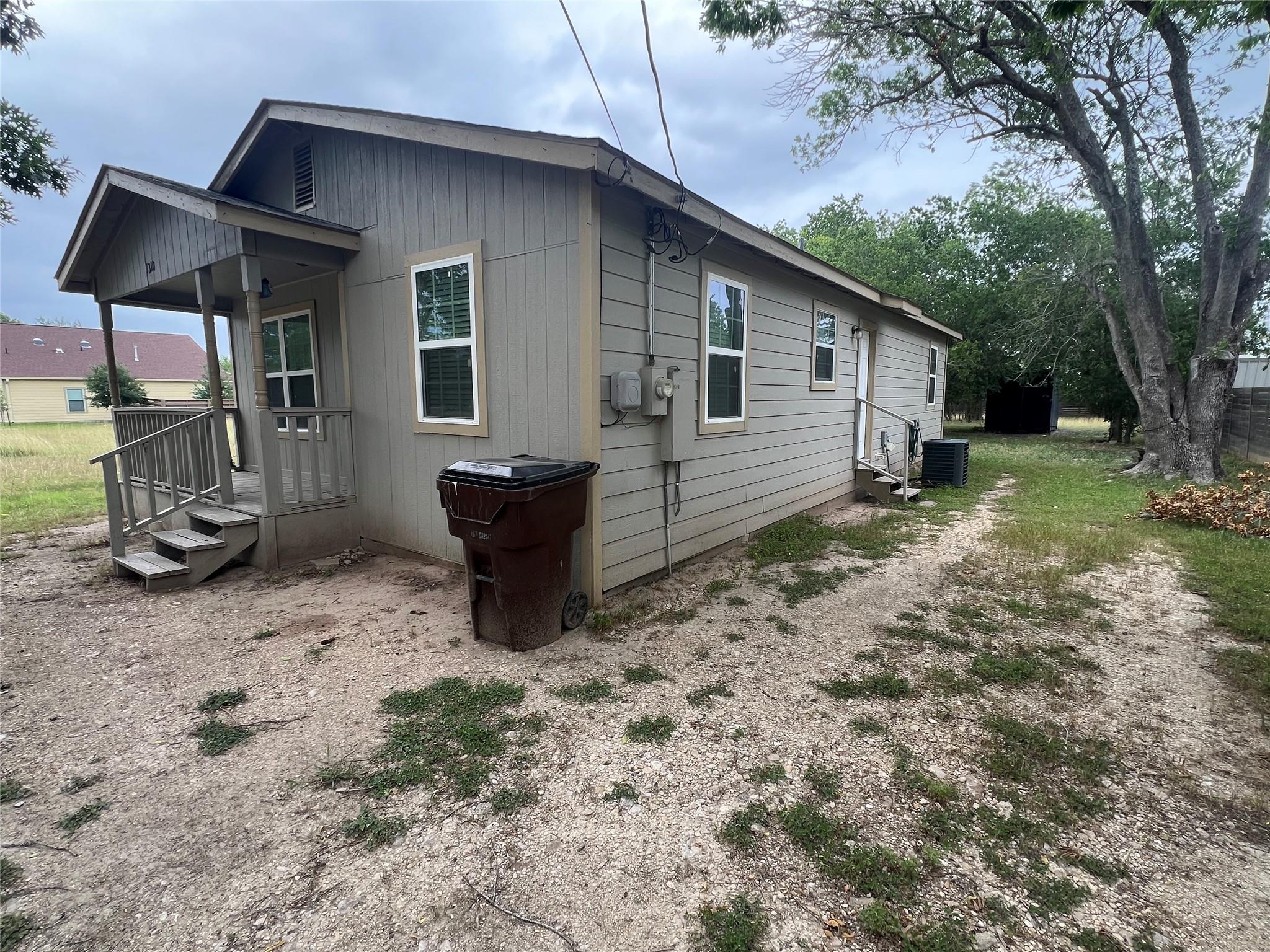 1310 Torres St Property Photo 4