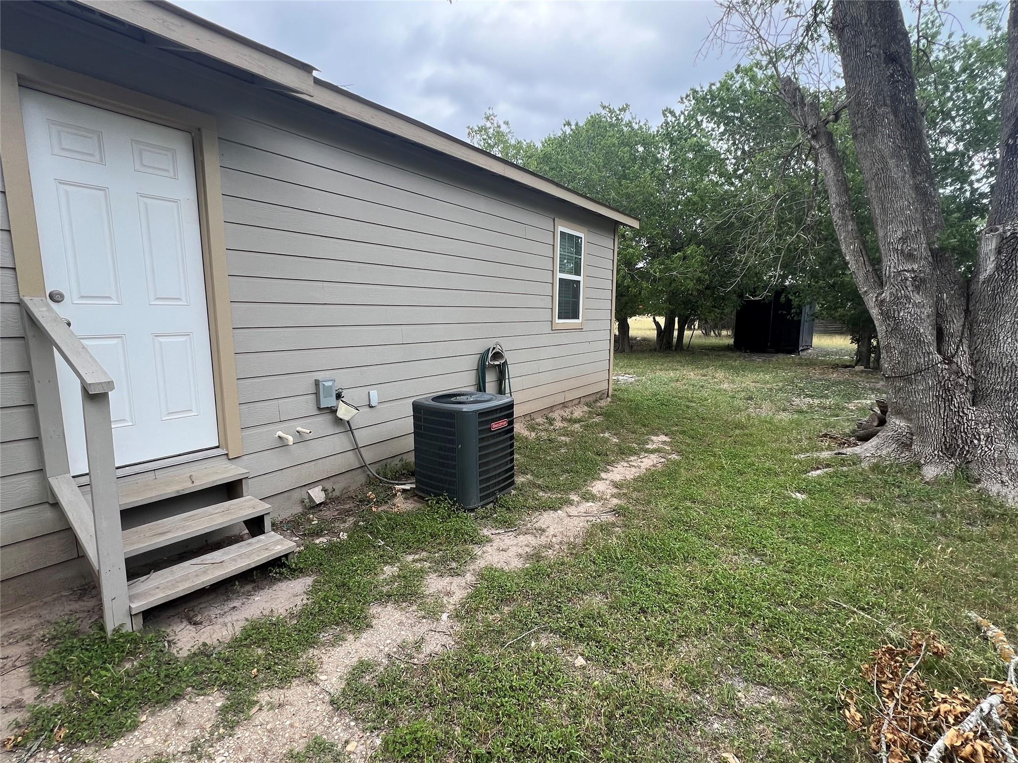 1310 Torres St Property Photo 5