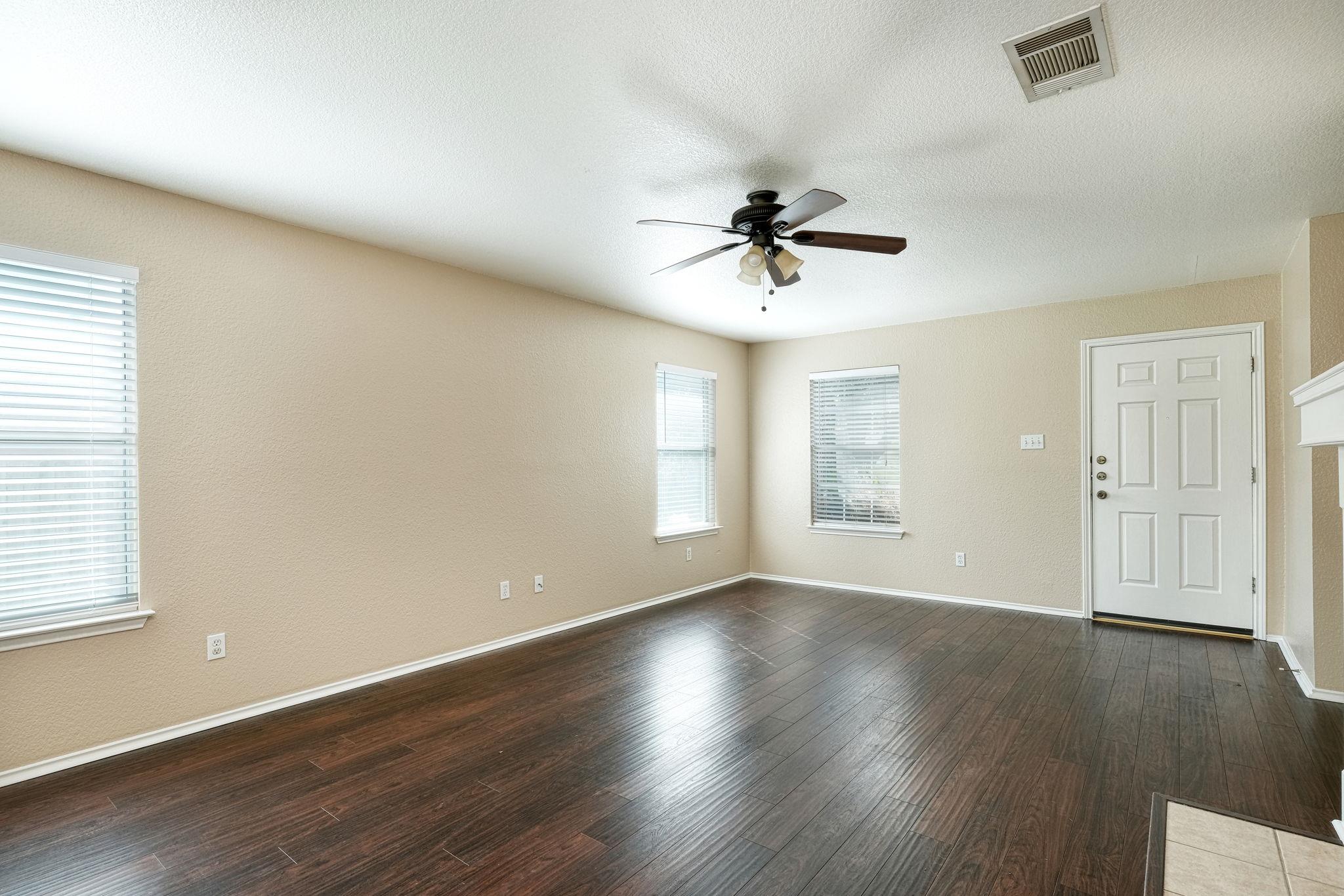 124 Hunter Rex Way Property Photo 2