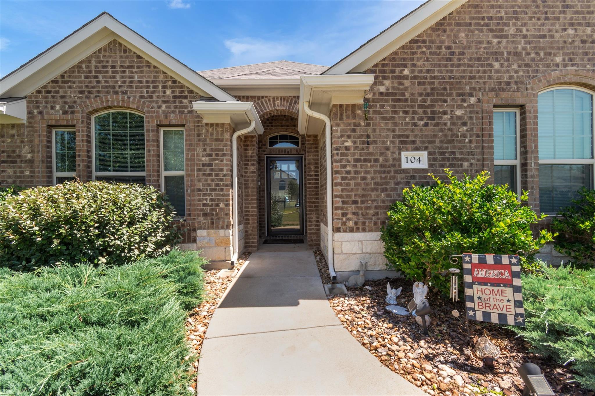 104 Harris Hawk Cv Property Photo 2