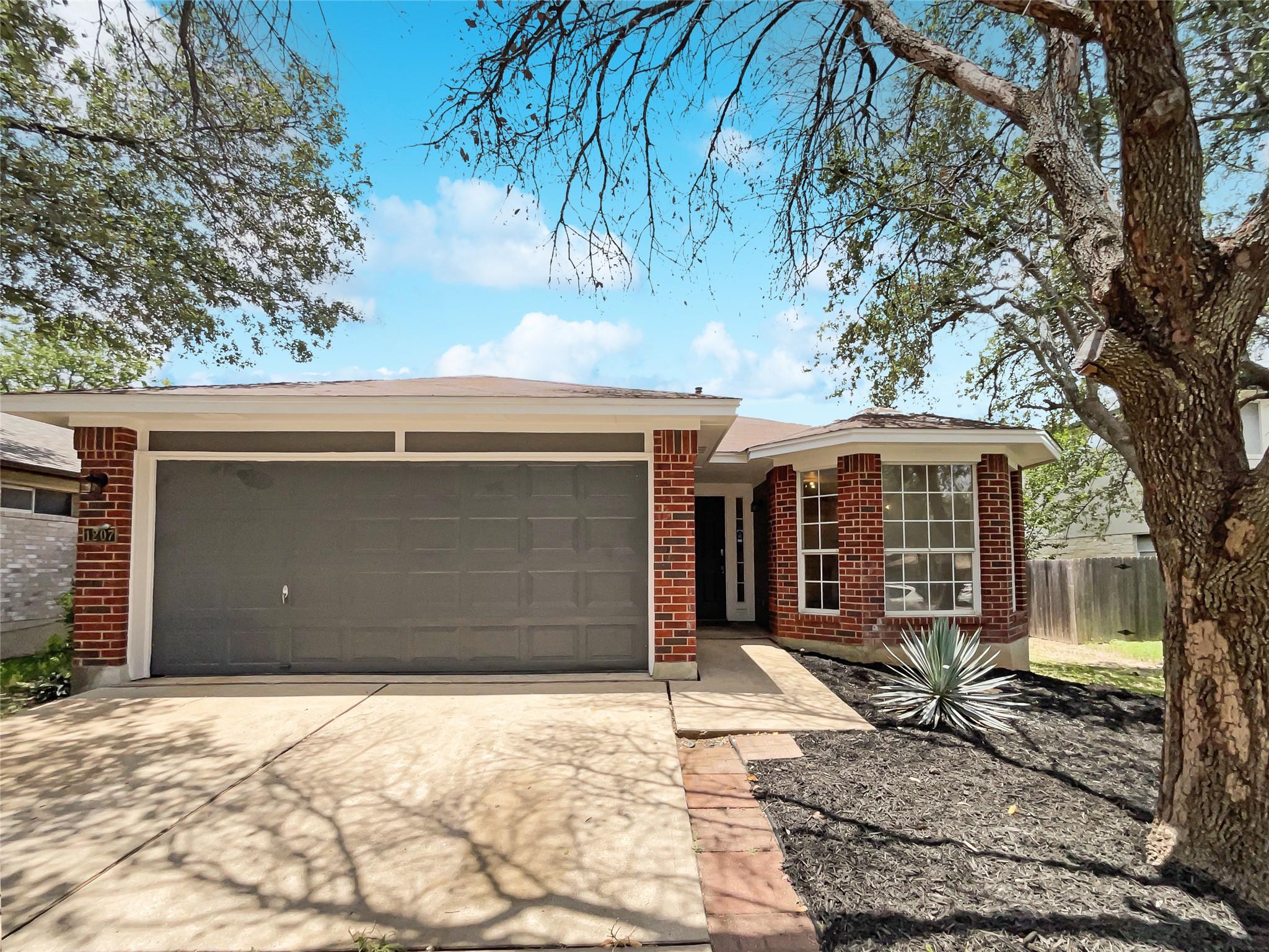 1207 Brashear Ln Property Photo 1