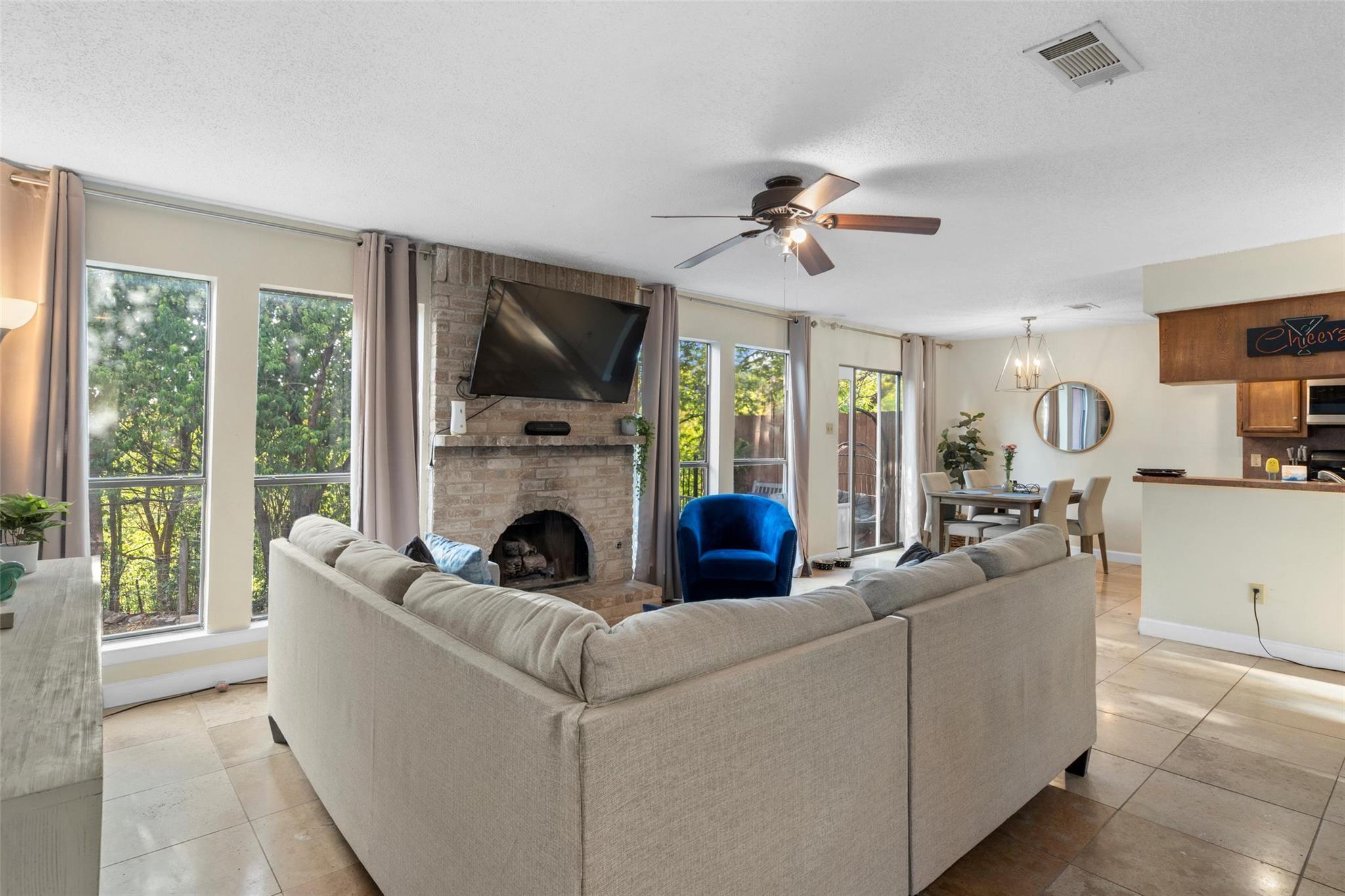 6492 Hart Ln Property Photo 2