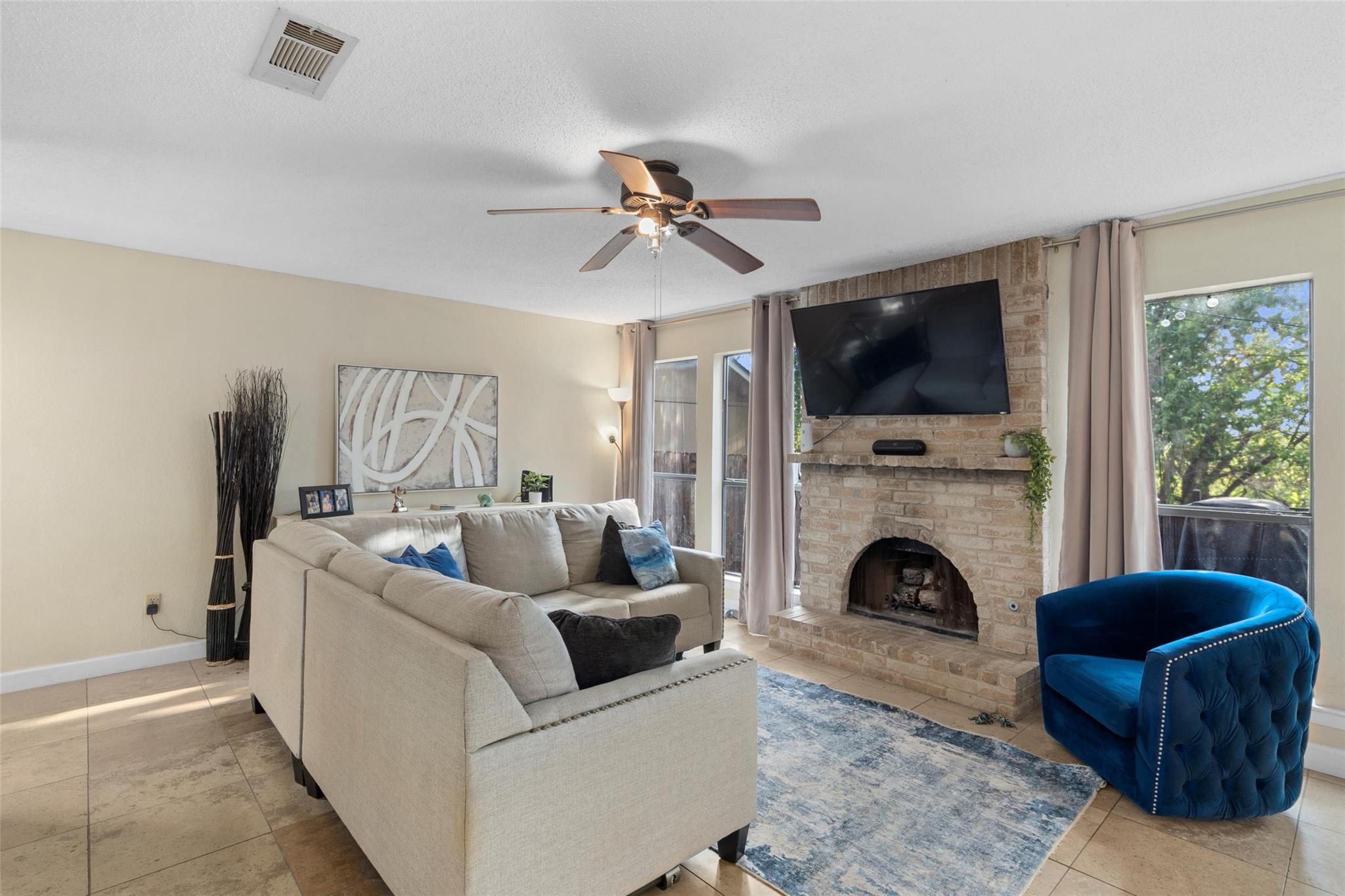 6492 Hart Ln Property Photo 4