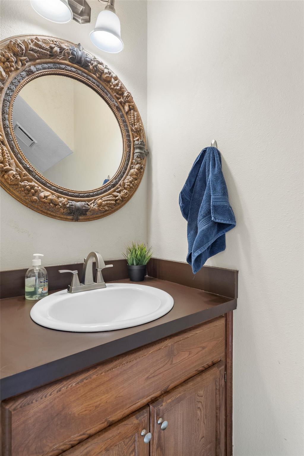 6492 Hart Ln Property Photo 5