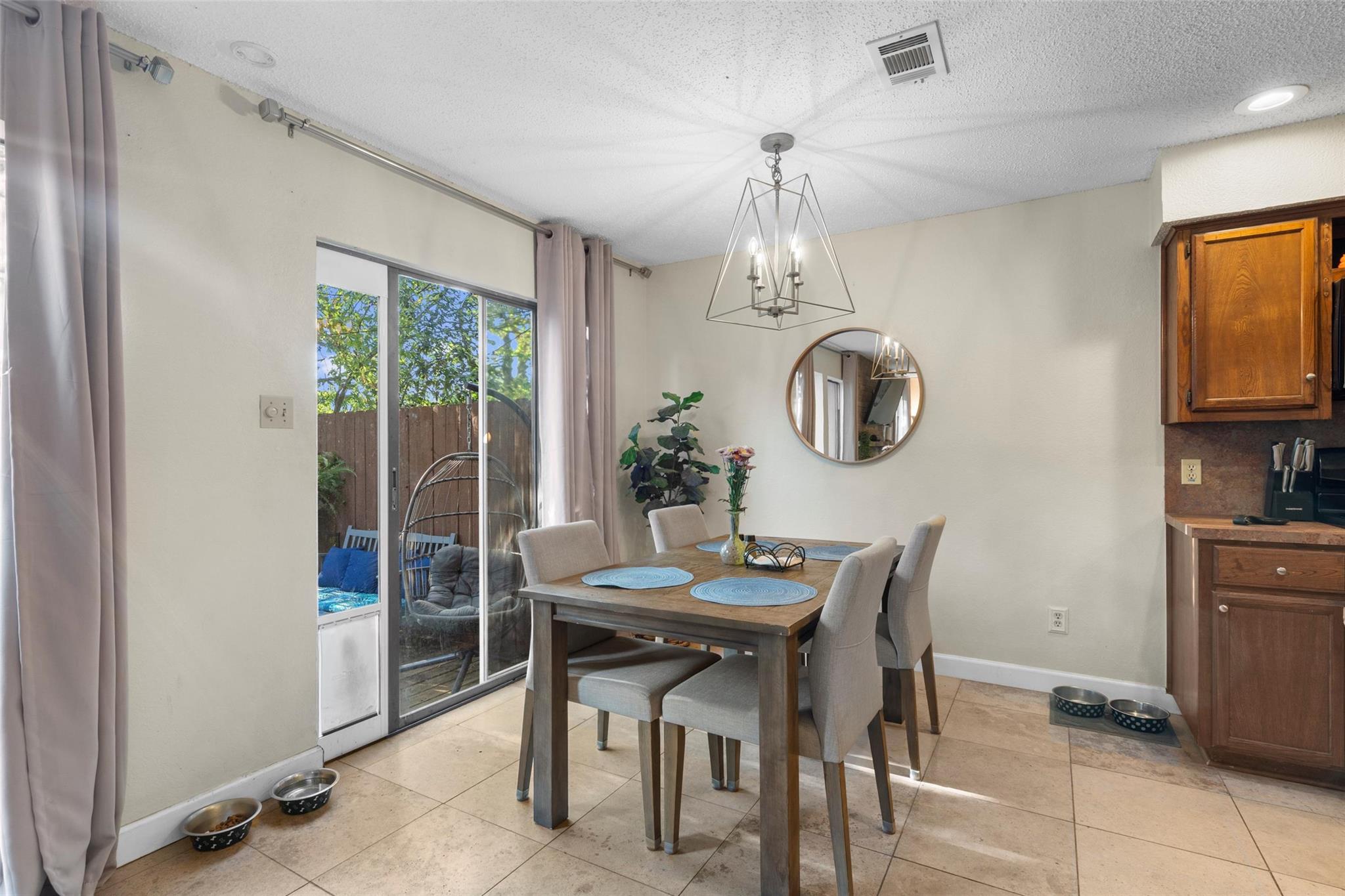 6492 Hart Ln Property Photo 6