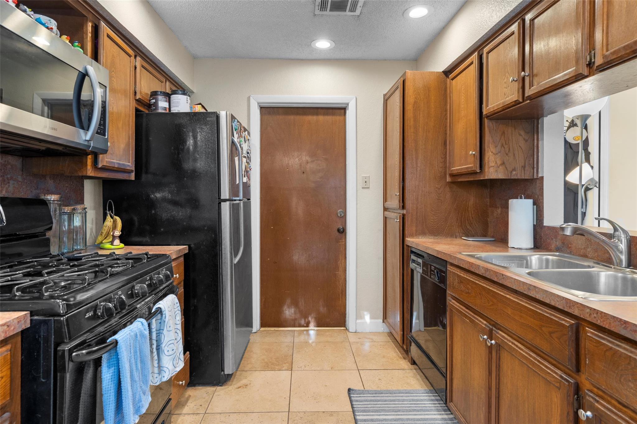 6492 Hart Ln Property Photo 7
