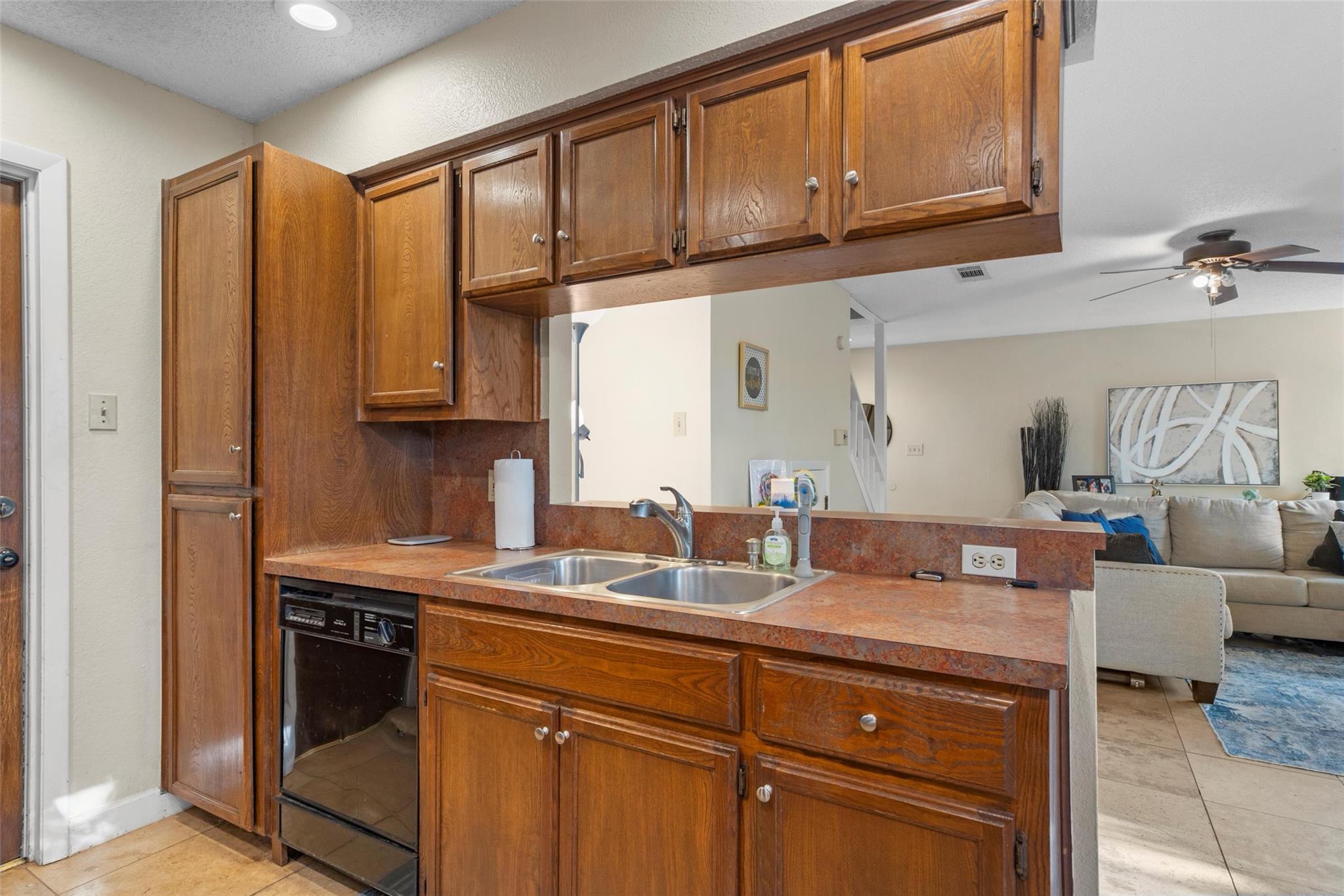 6492 Hart Ln Property Photo 9