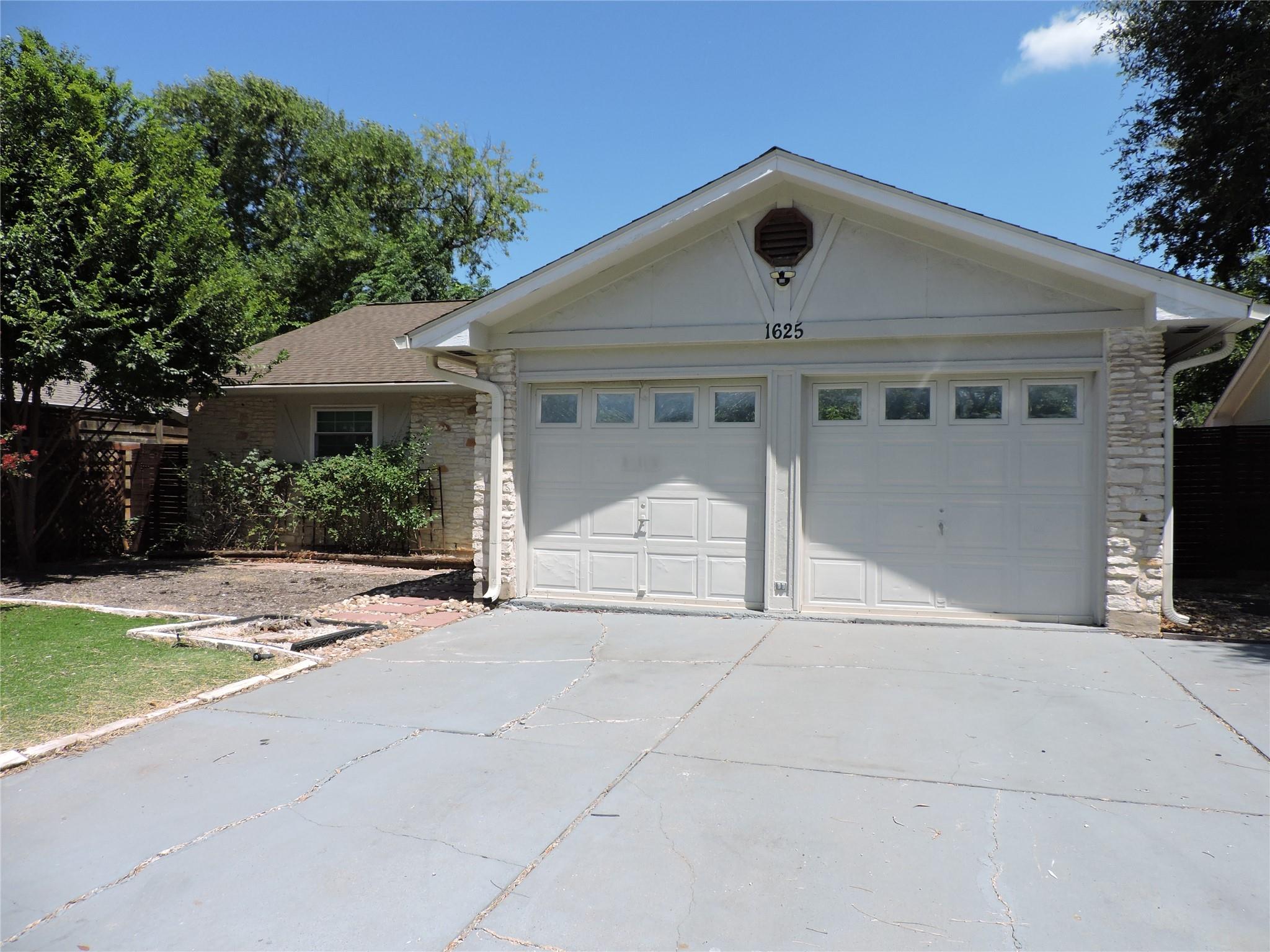 1625 Chippeway Ln Property Photo 2