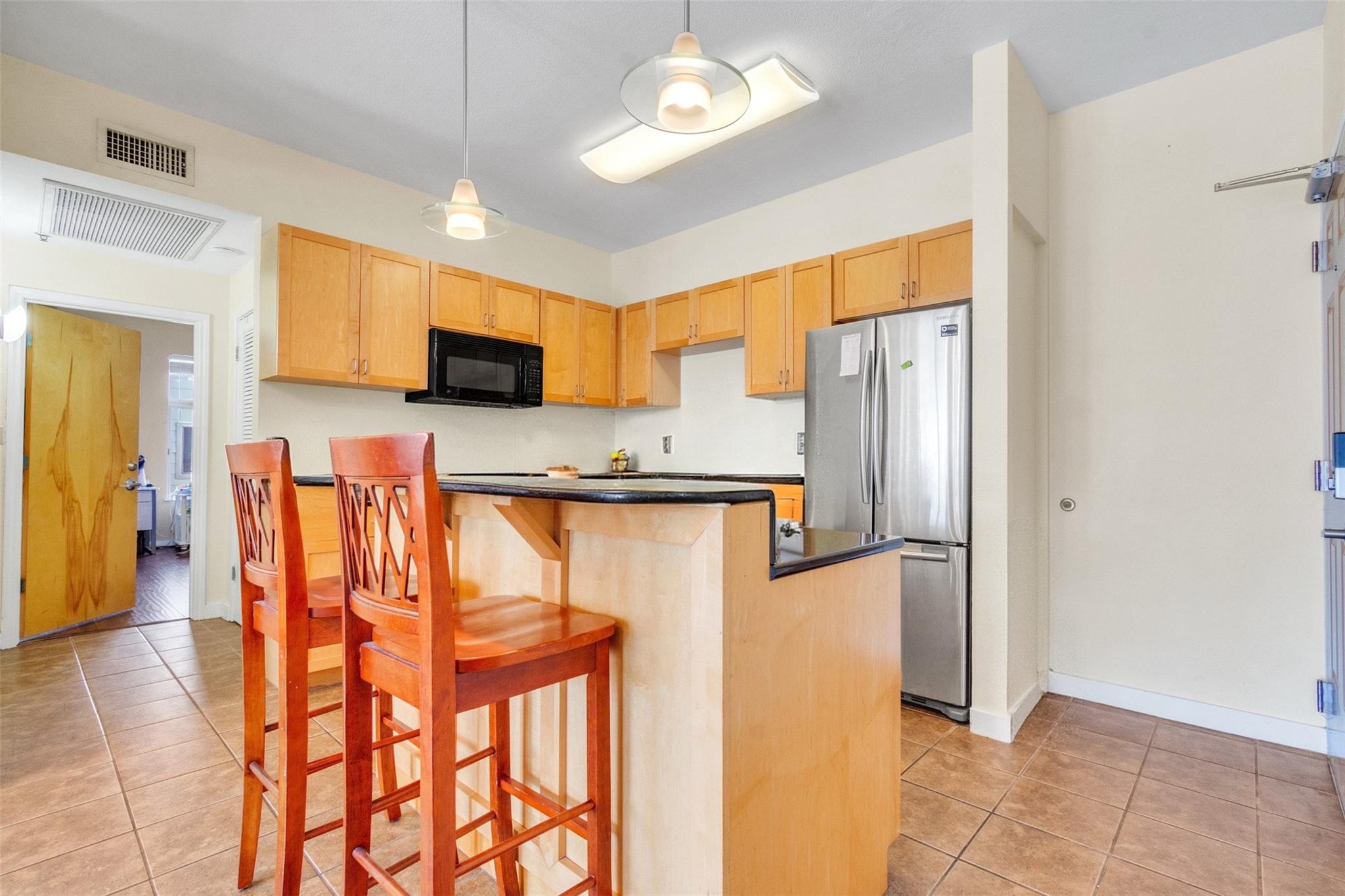 711 W 26th St #607 Property Photo 5