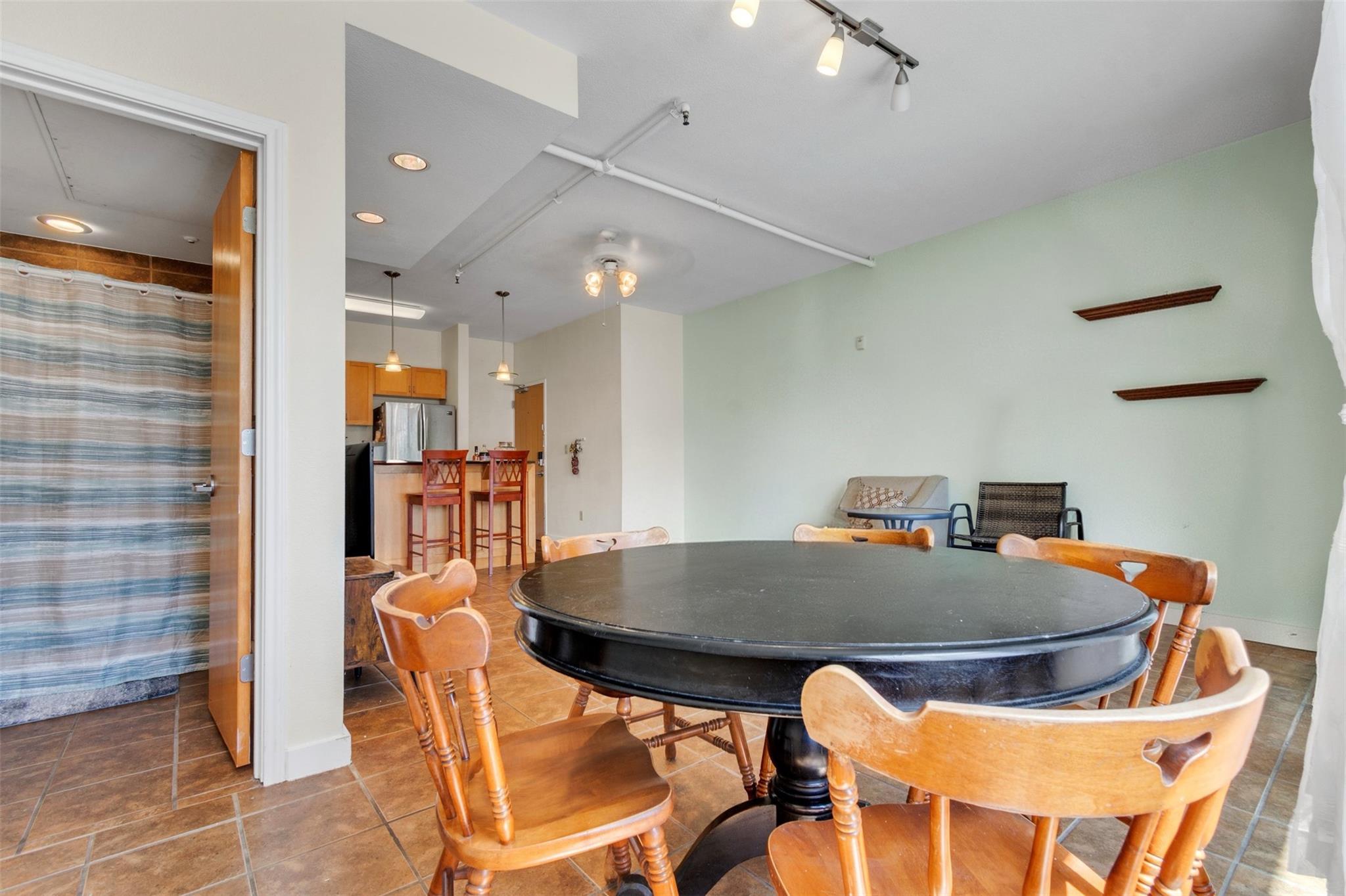 711 W 26th St #607 Property Photo 12