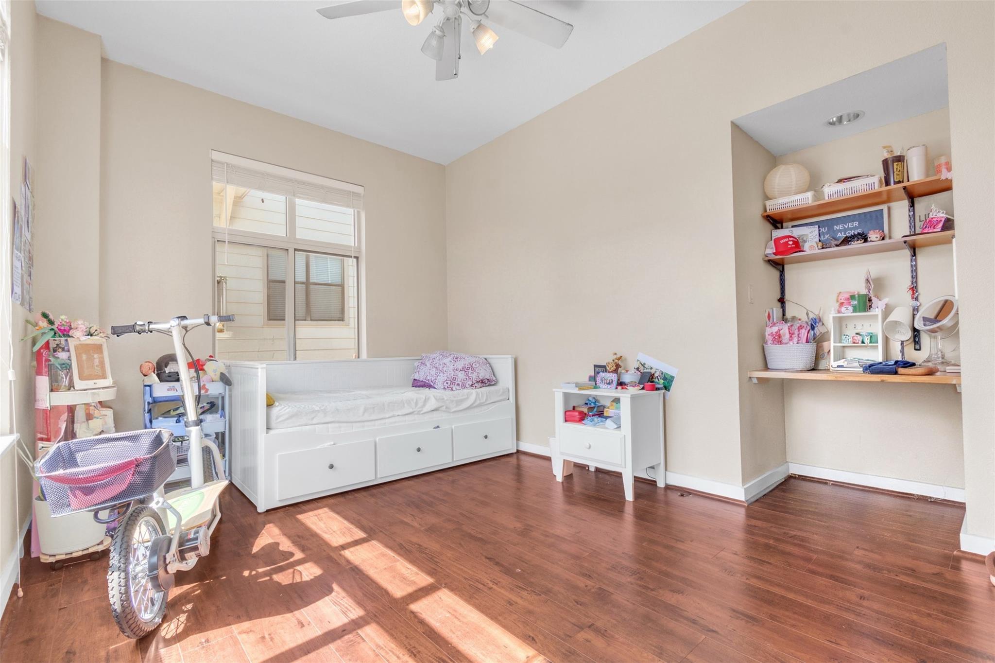 711 W 26th St #607 Property Photo 15