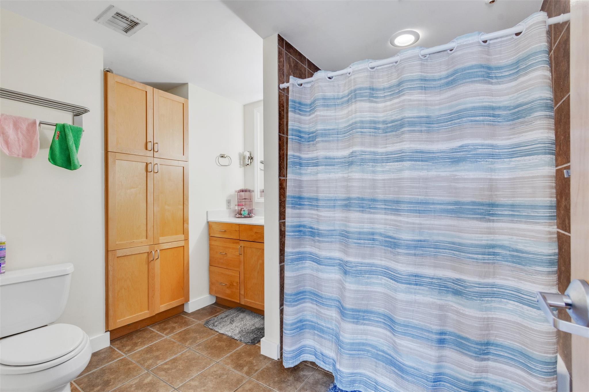 711 W 26th St #607 Property Photo 17