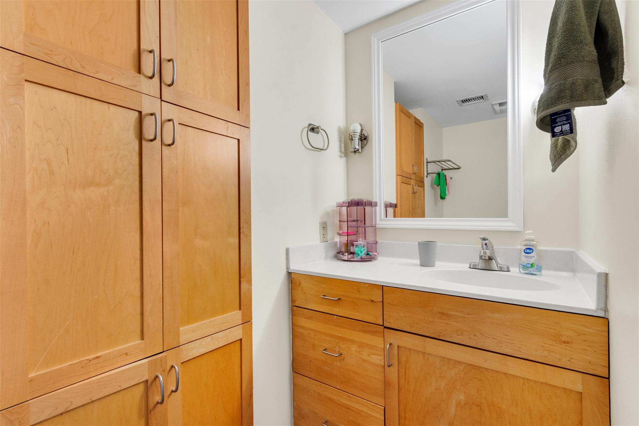 711 W 26th St #607 Property Photo 18