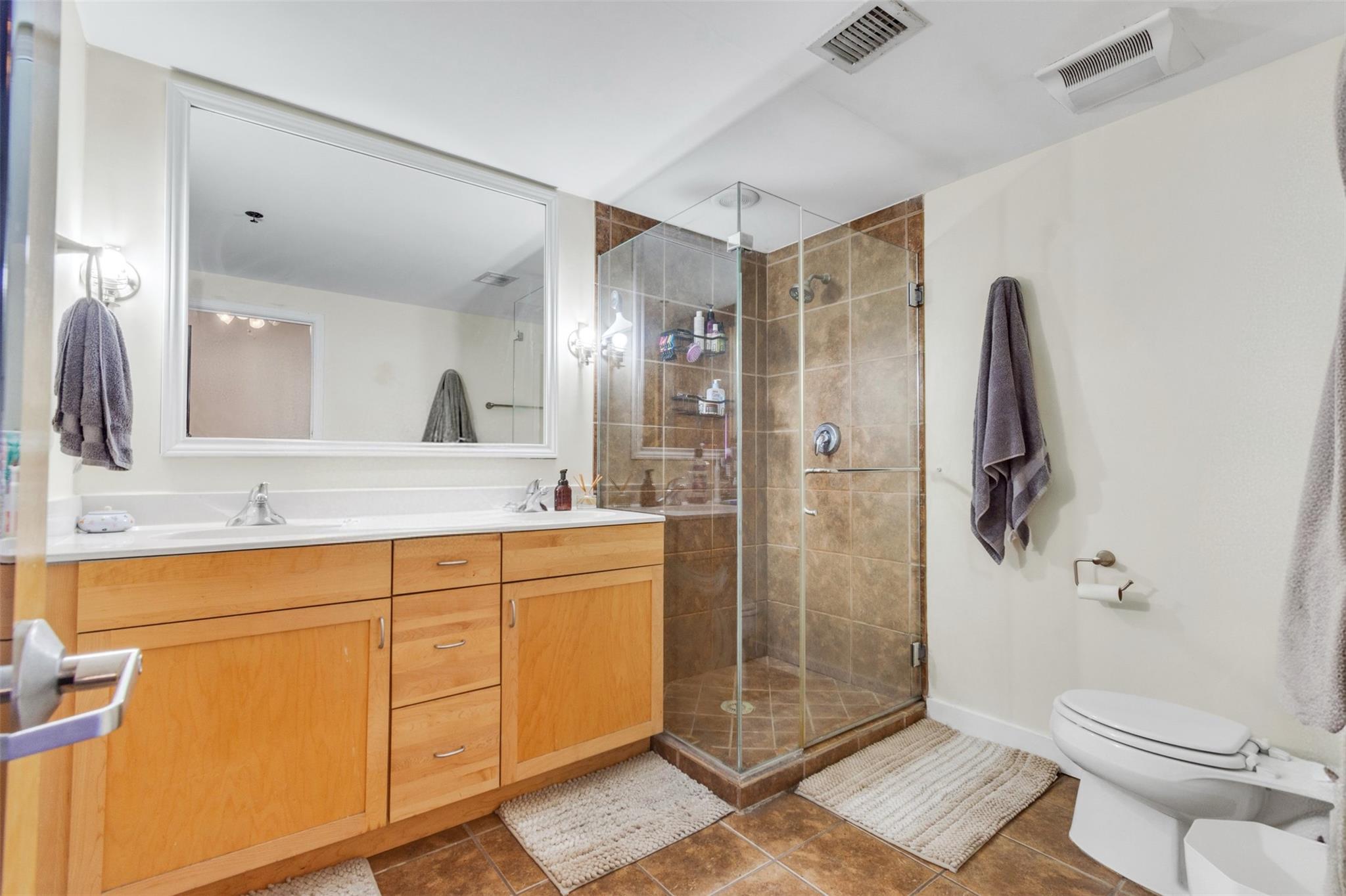 711 W 26th St #607 Property Photo 21
