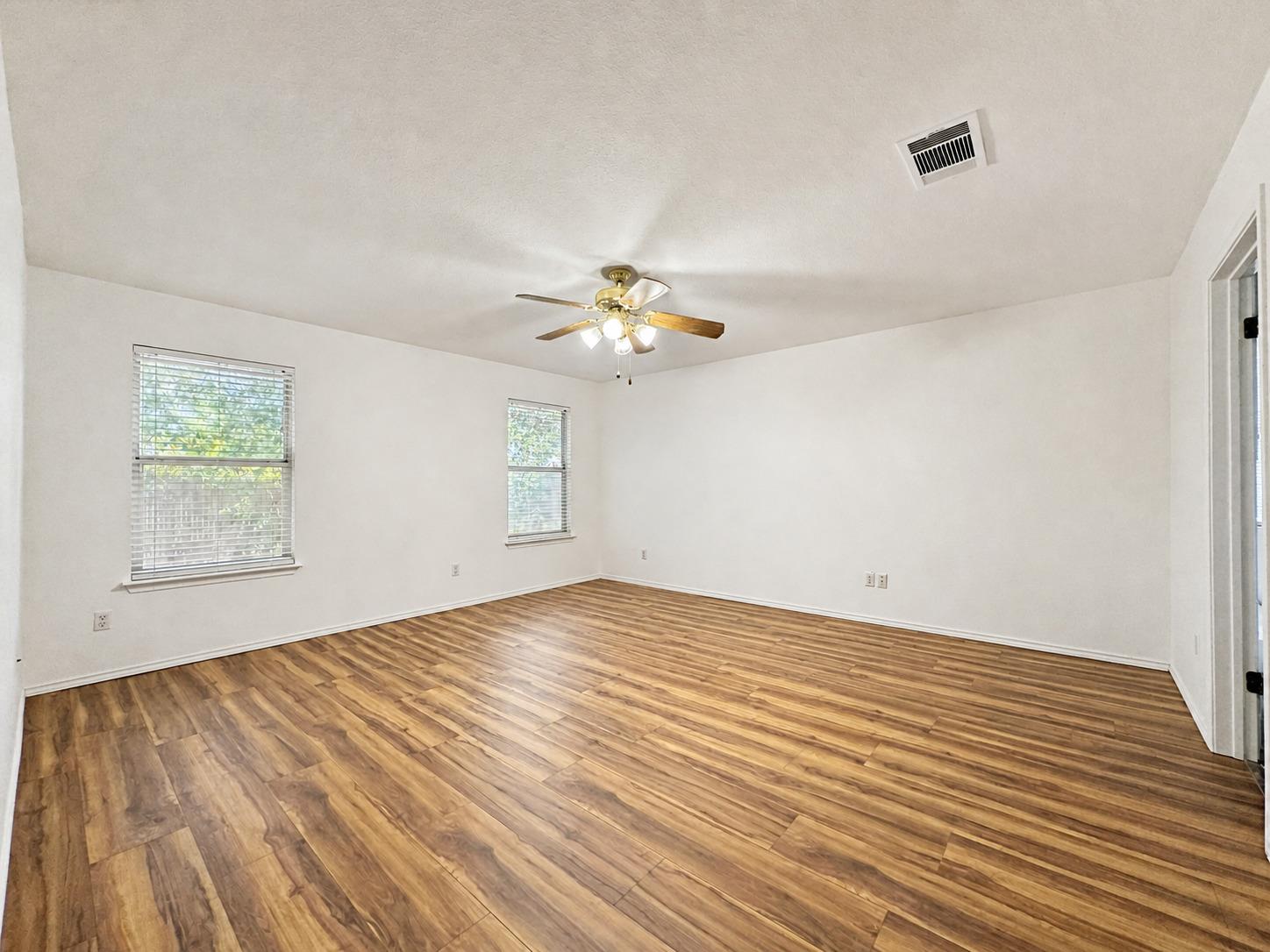 12321 Kilmartin Ln Property Photo 4
