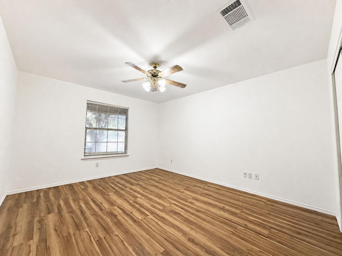 12321 Kilmartin Ln Property Photo 8