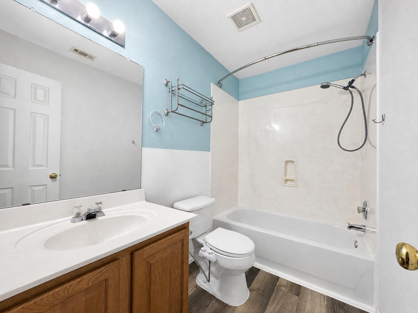 12321 Kilmartin Ln Property Photo 10