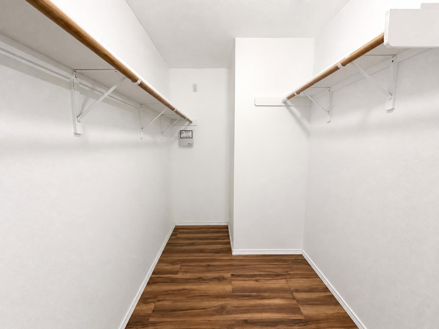 12321 Kilmartin Ln Property Photo 11