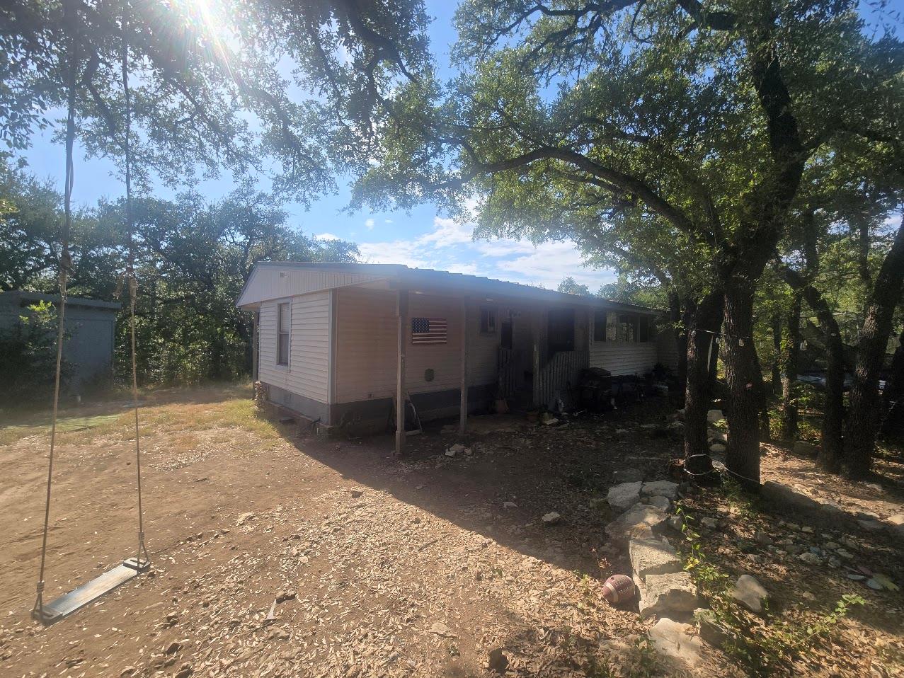 21401 Lindeman Ln Property Photo 2