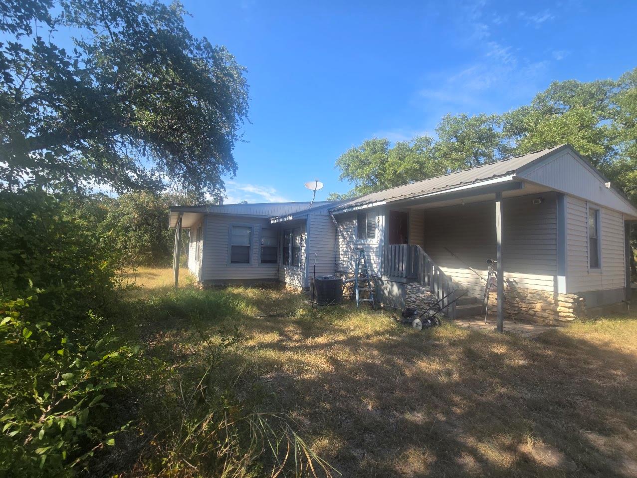 21401 Lindeman Ln Property Photo 3