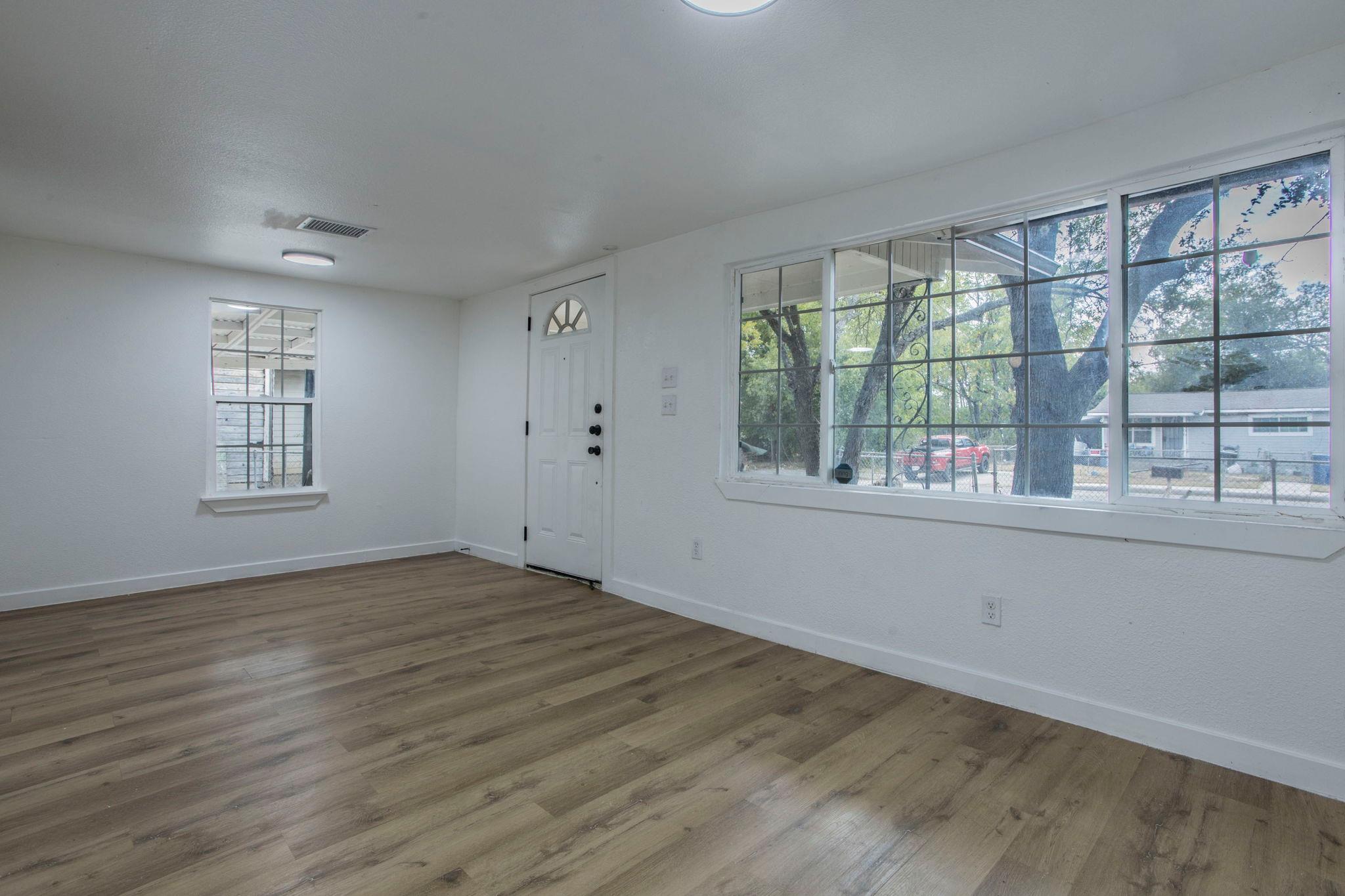 5807 Mayo Dr Property Photo 3