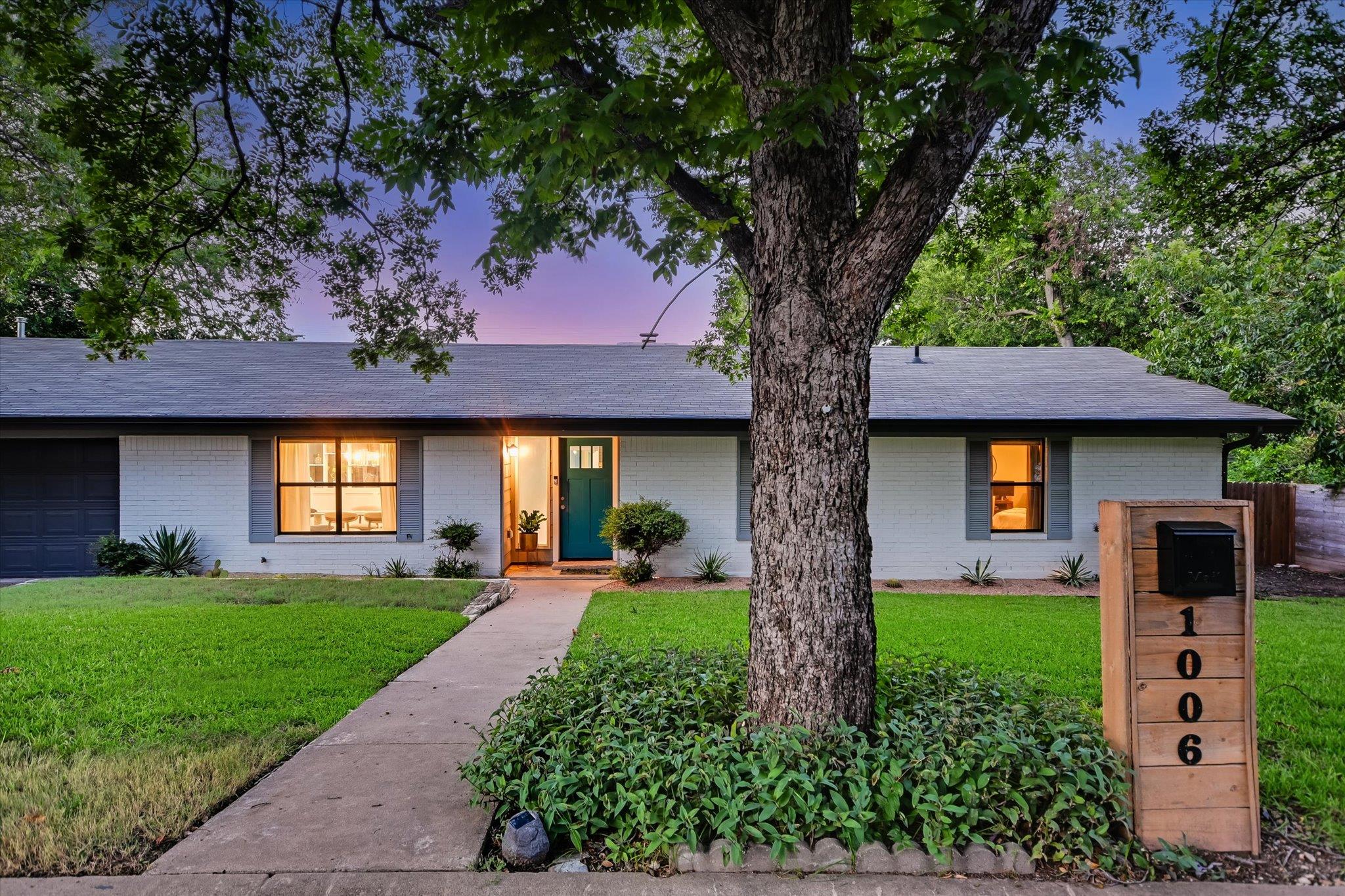 1006 Hollybluff St Property Photo 1