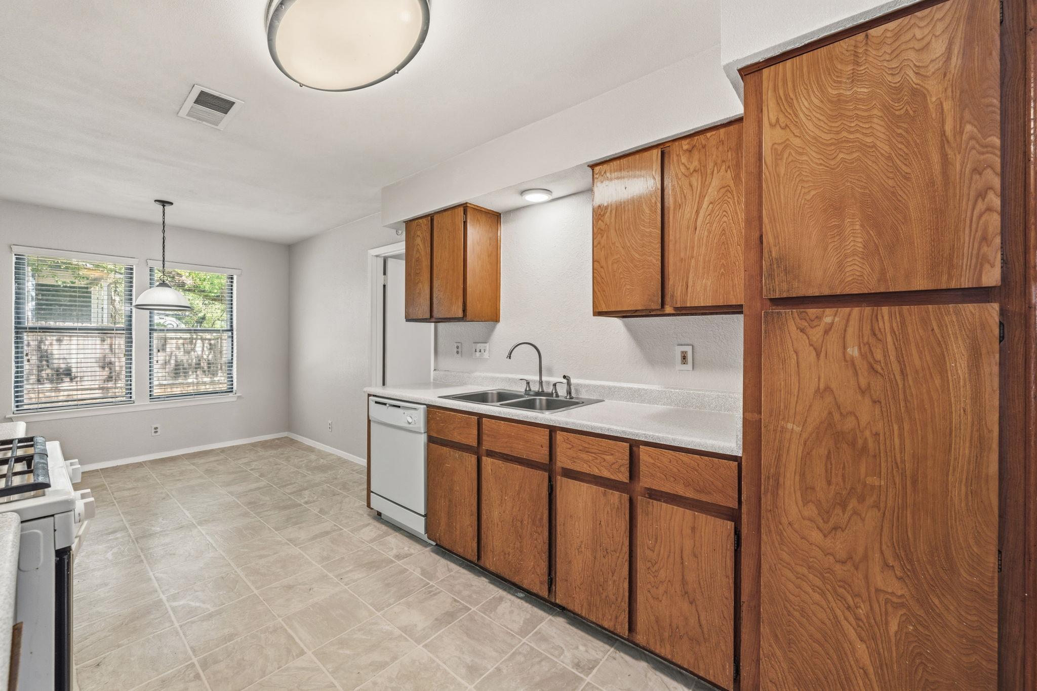 13212 Rampart St Property Photo 12