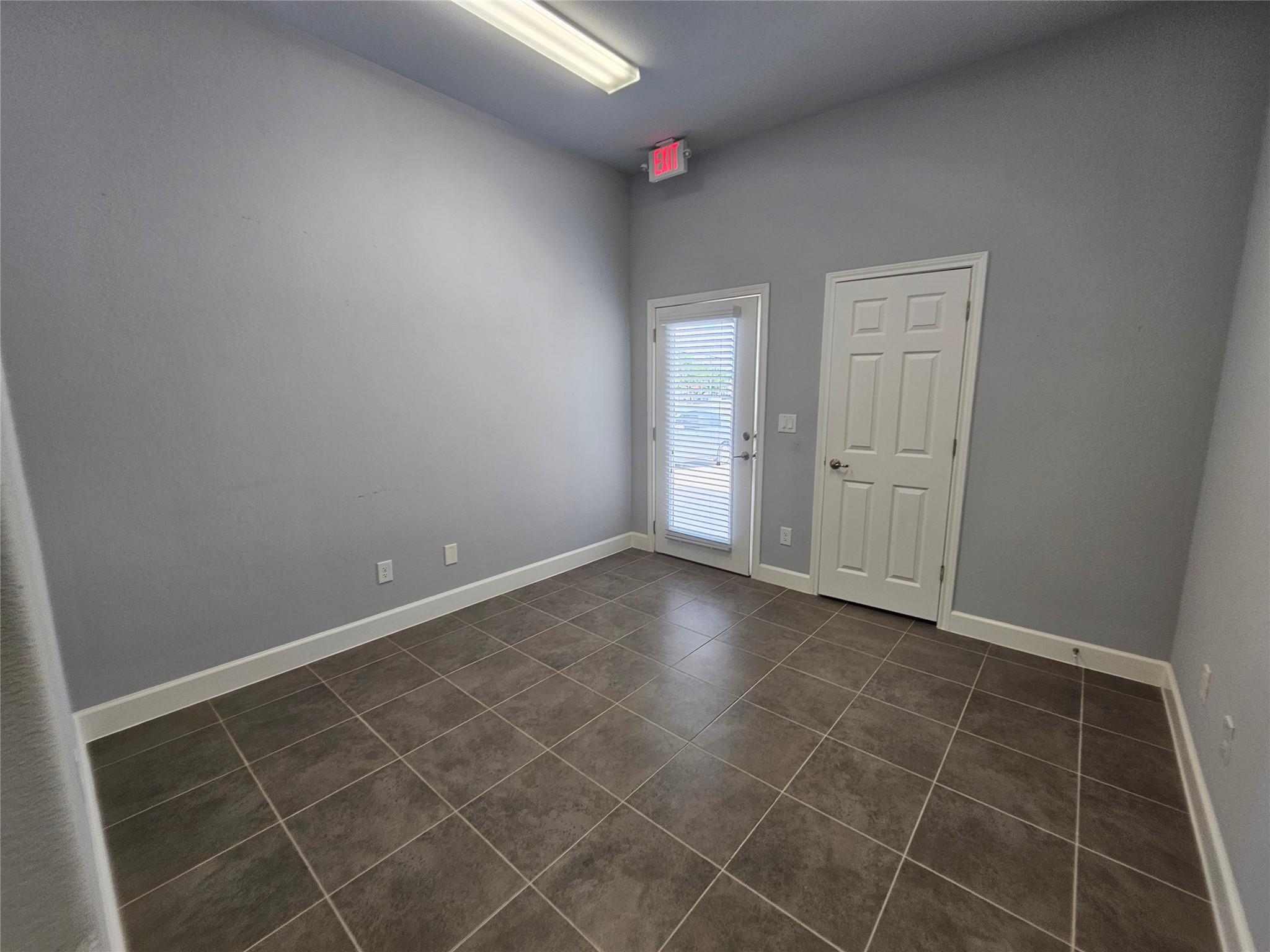 1009 W Pecan St #103 Property Photo 5