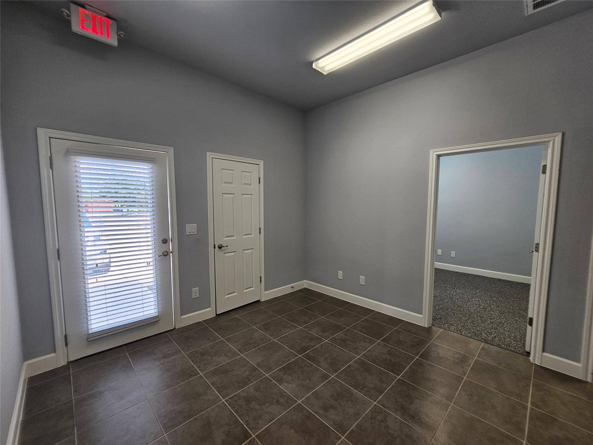 1009 W Pecan St #103 Property Photo 6