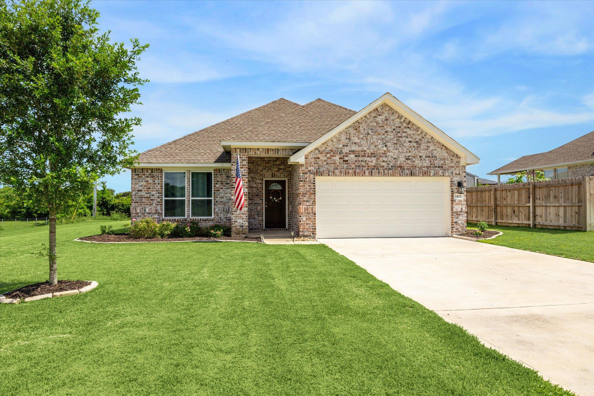 1401 Timber Oaks Dr Property Photo 1