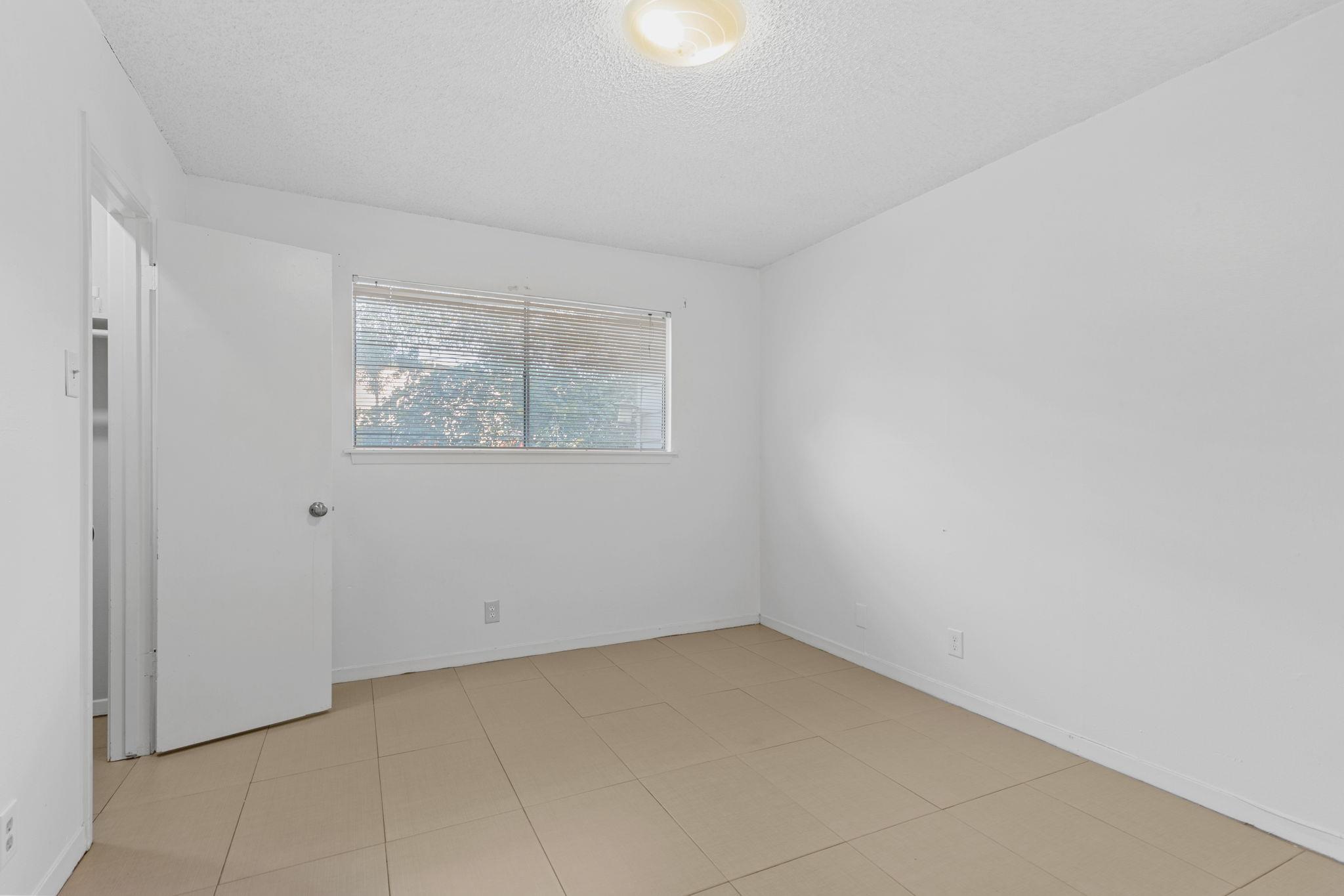 1905 Fairlawn Ln Ln #2 Property Photo 10