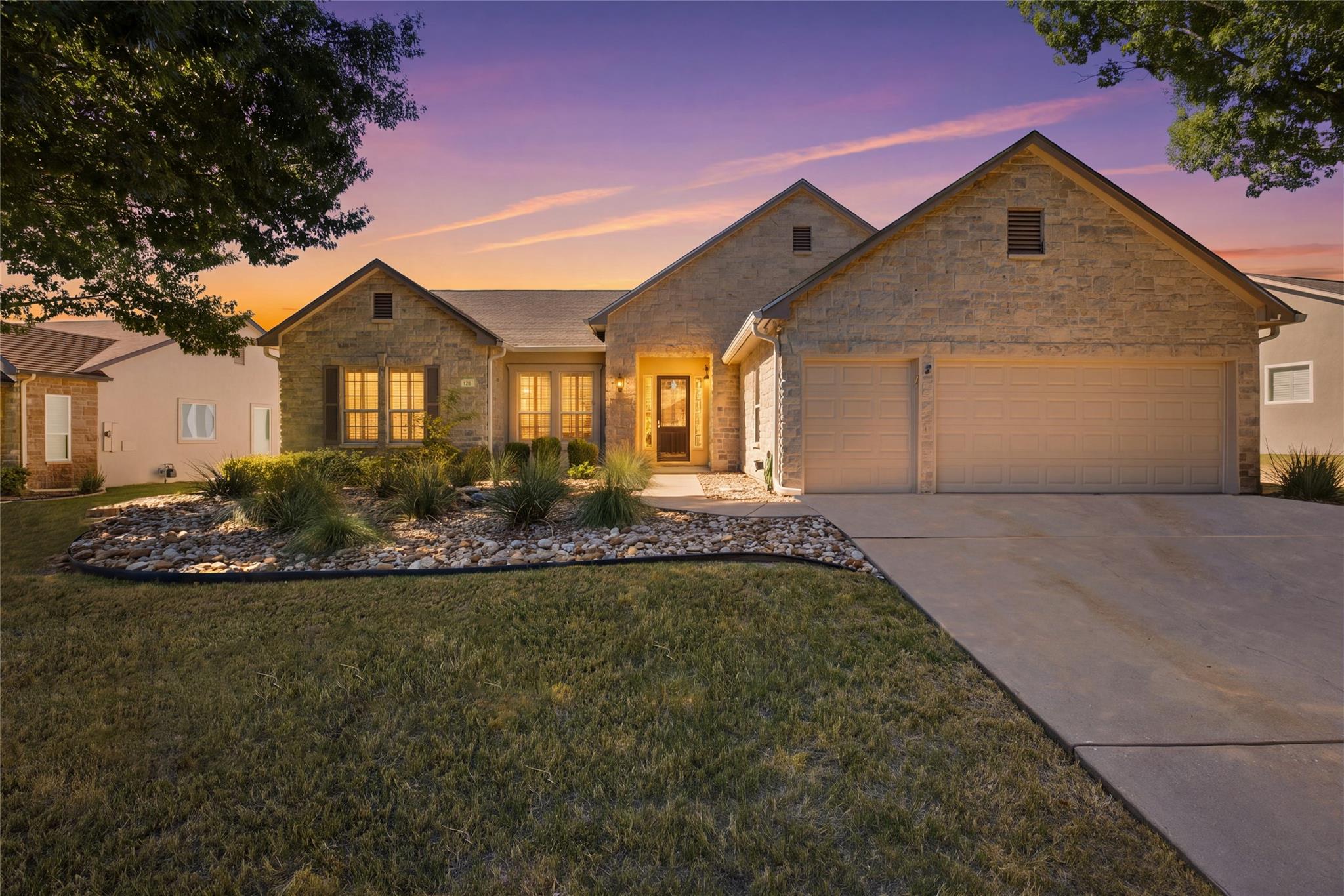 128 Crepe Myrtle Ln Property Photo 1