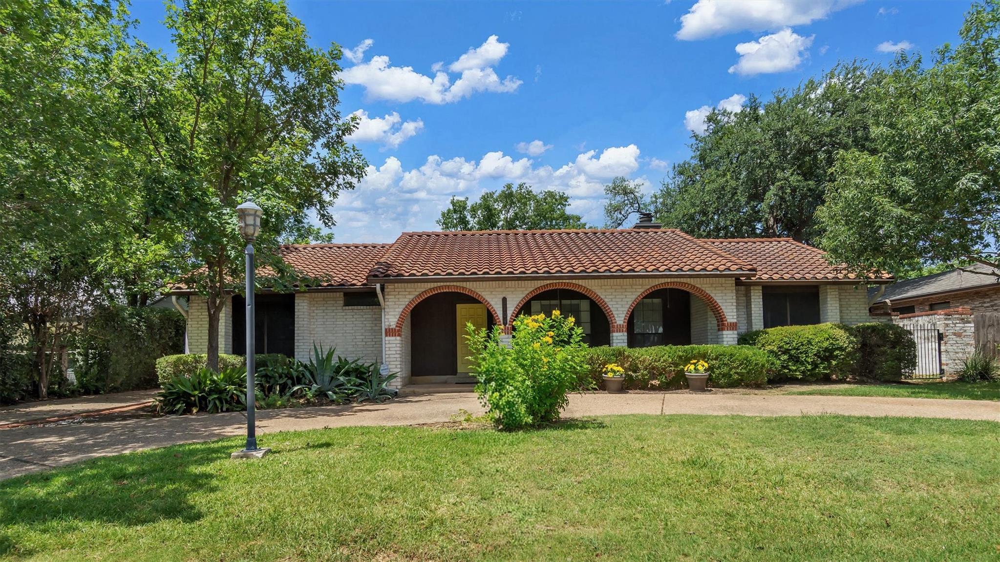5704 Lands End St Property Photo 1