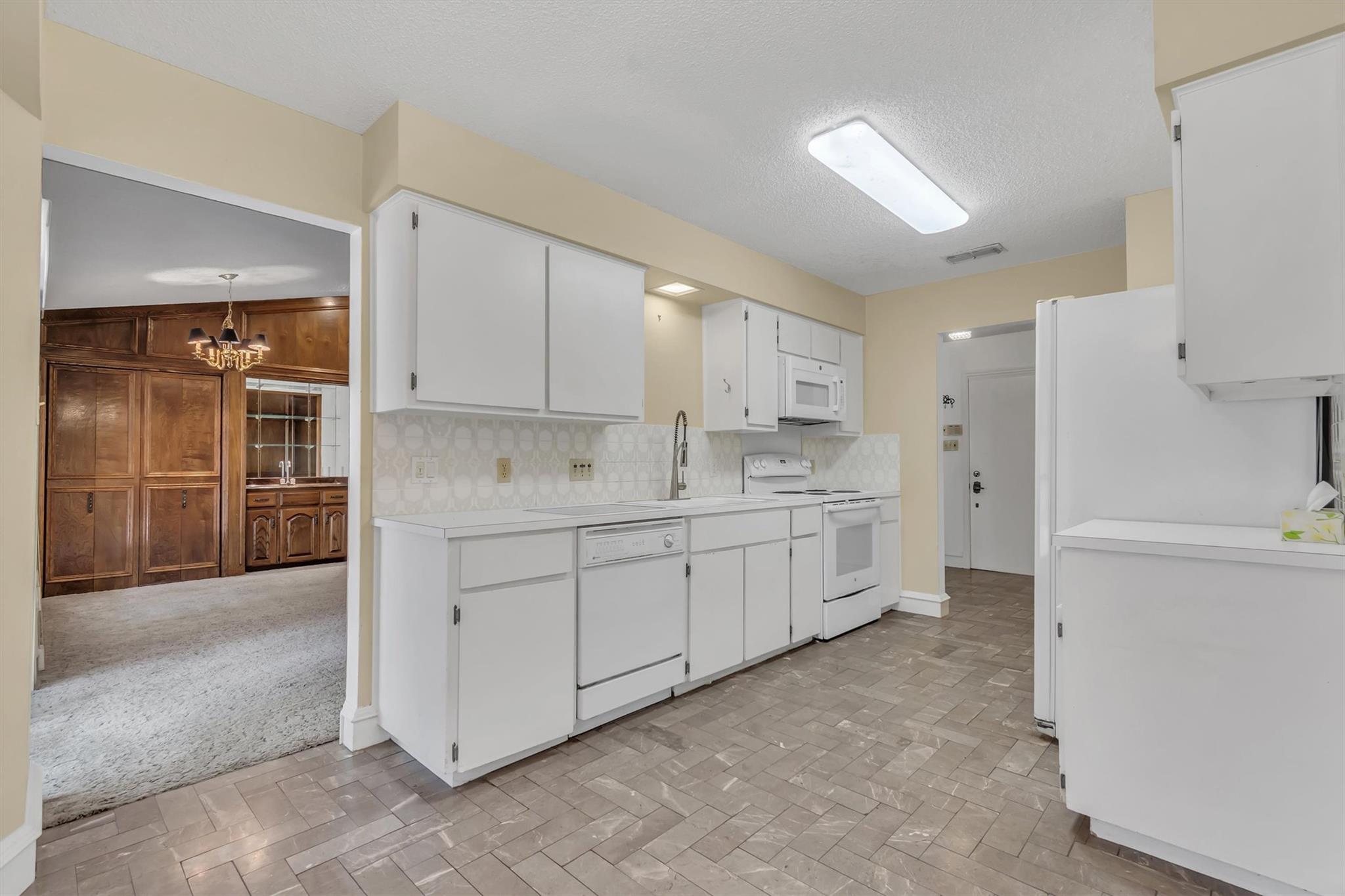 5704 Lands End St Property Photo 6
