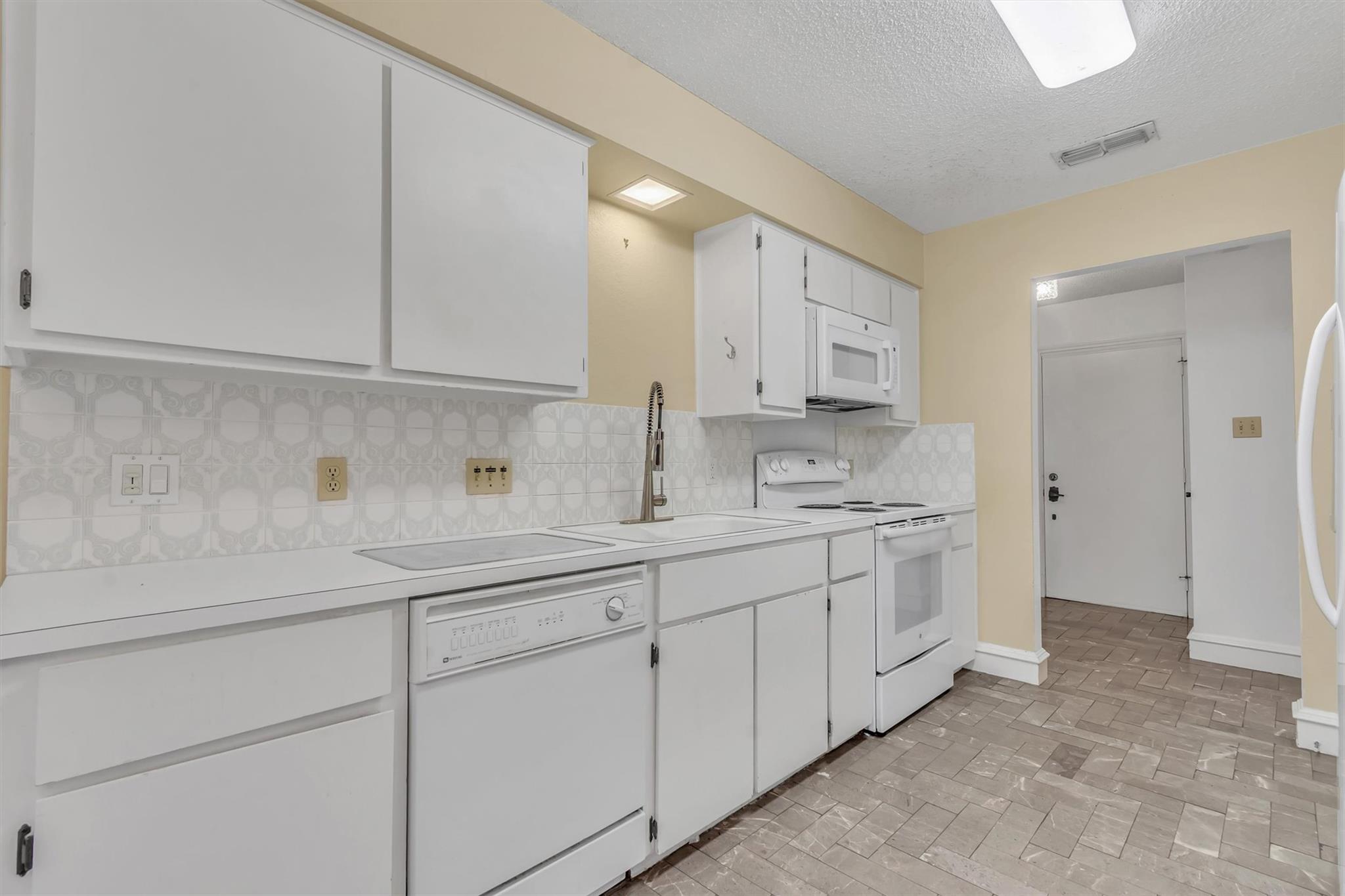 5704 Lands End St Property Photo 7