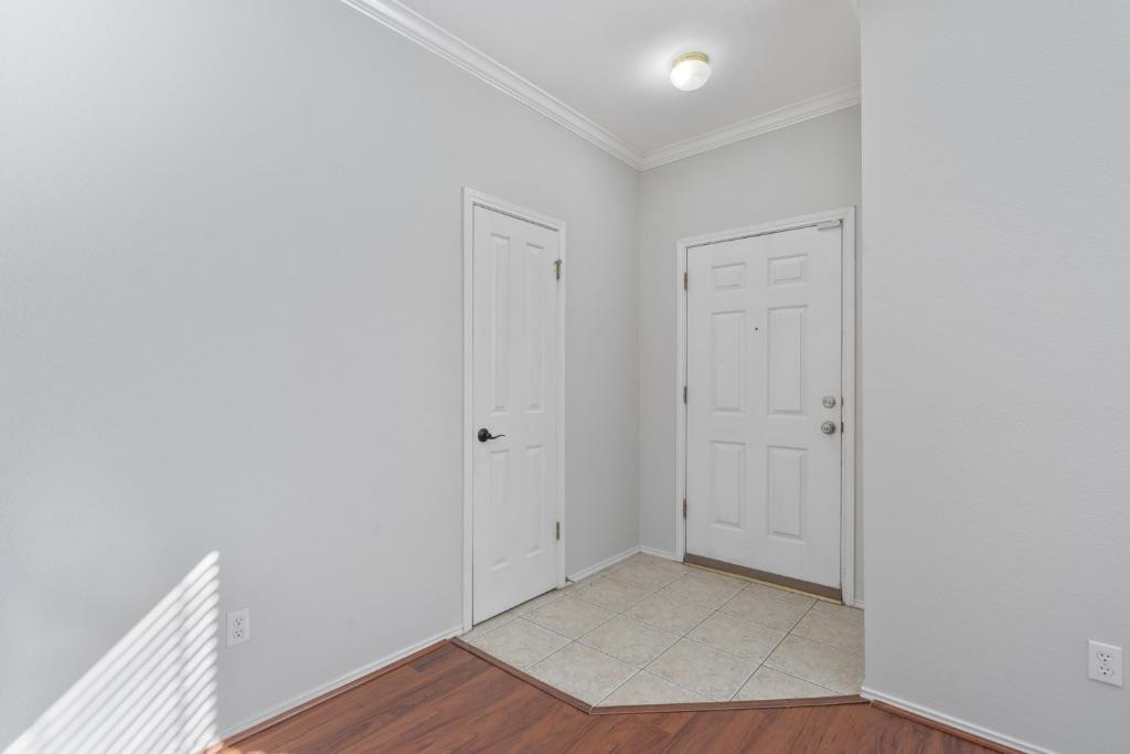 120 Brazos Ln Property Photo 3