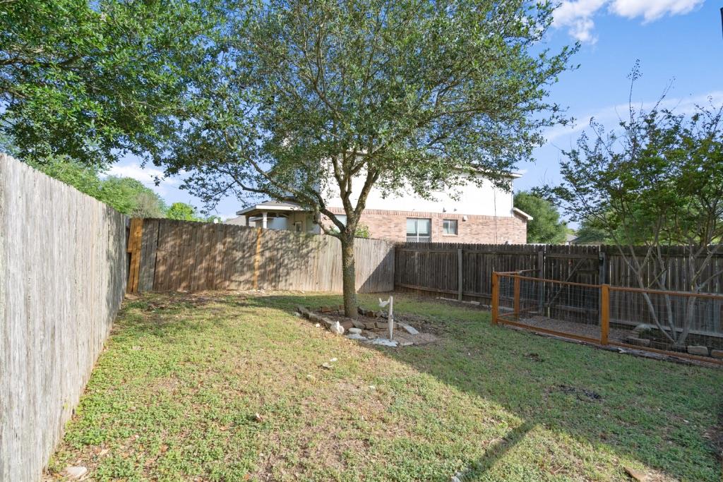 120 Brazos Ln Property Photo 27