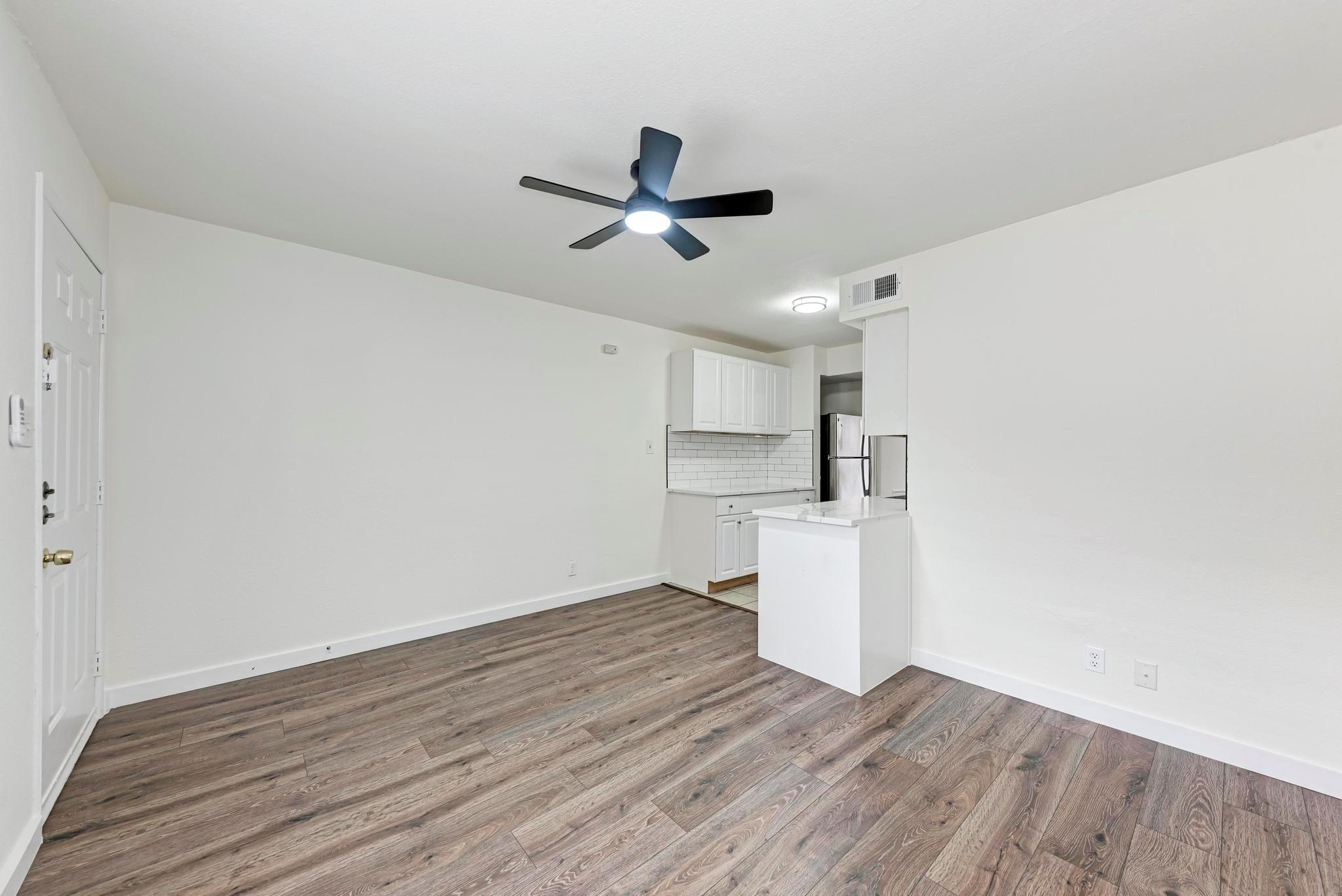 1010 W 23rd St #6 Property Photo 10
