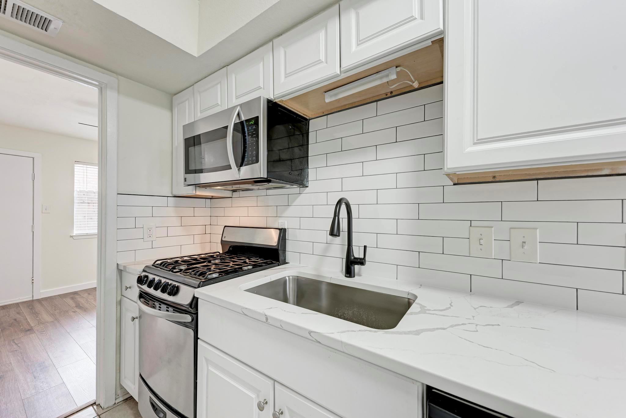 1010 W 23rd St #6 Property Photo 12
