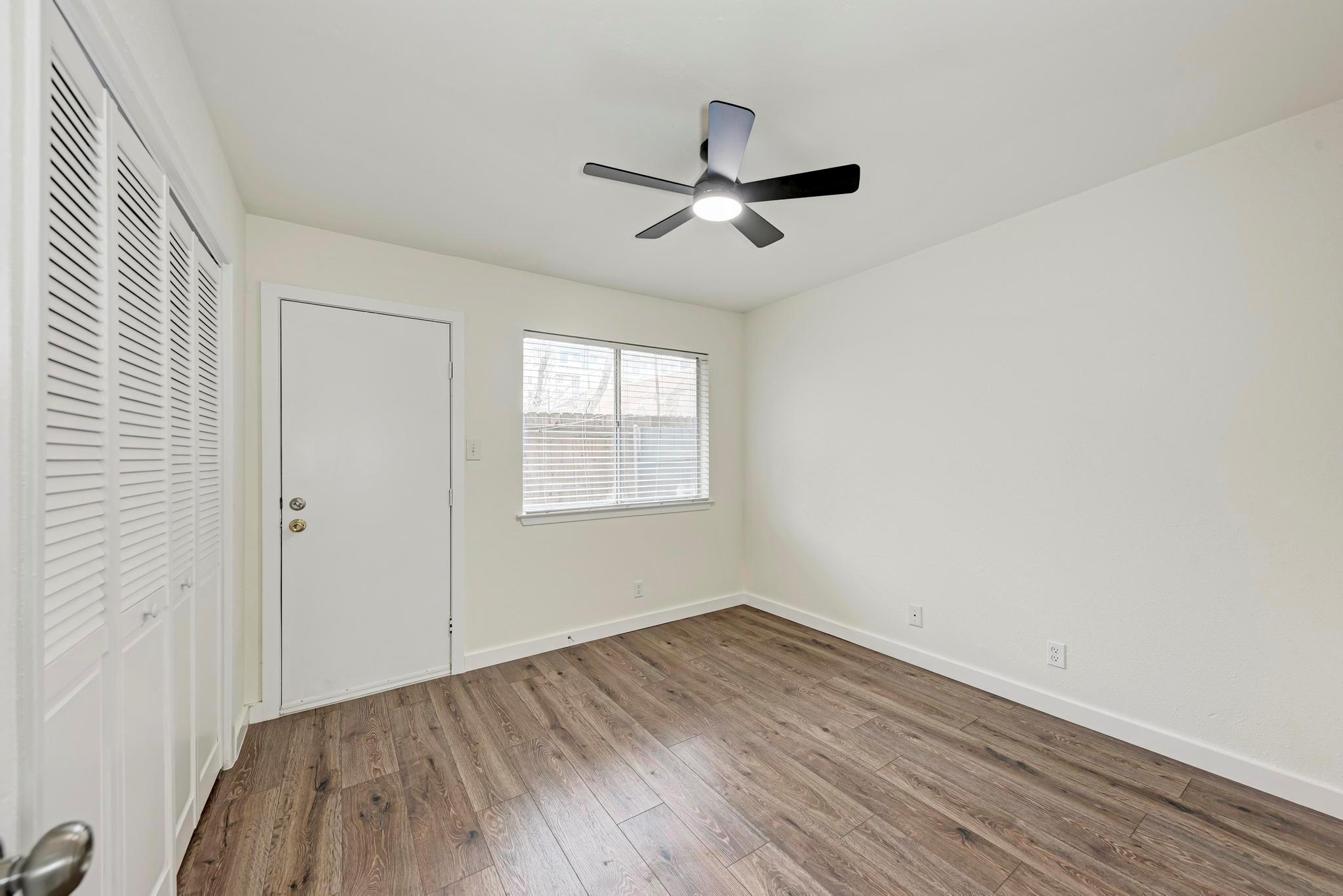 1010 W 23rd St #6 Property Photo 14