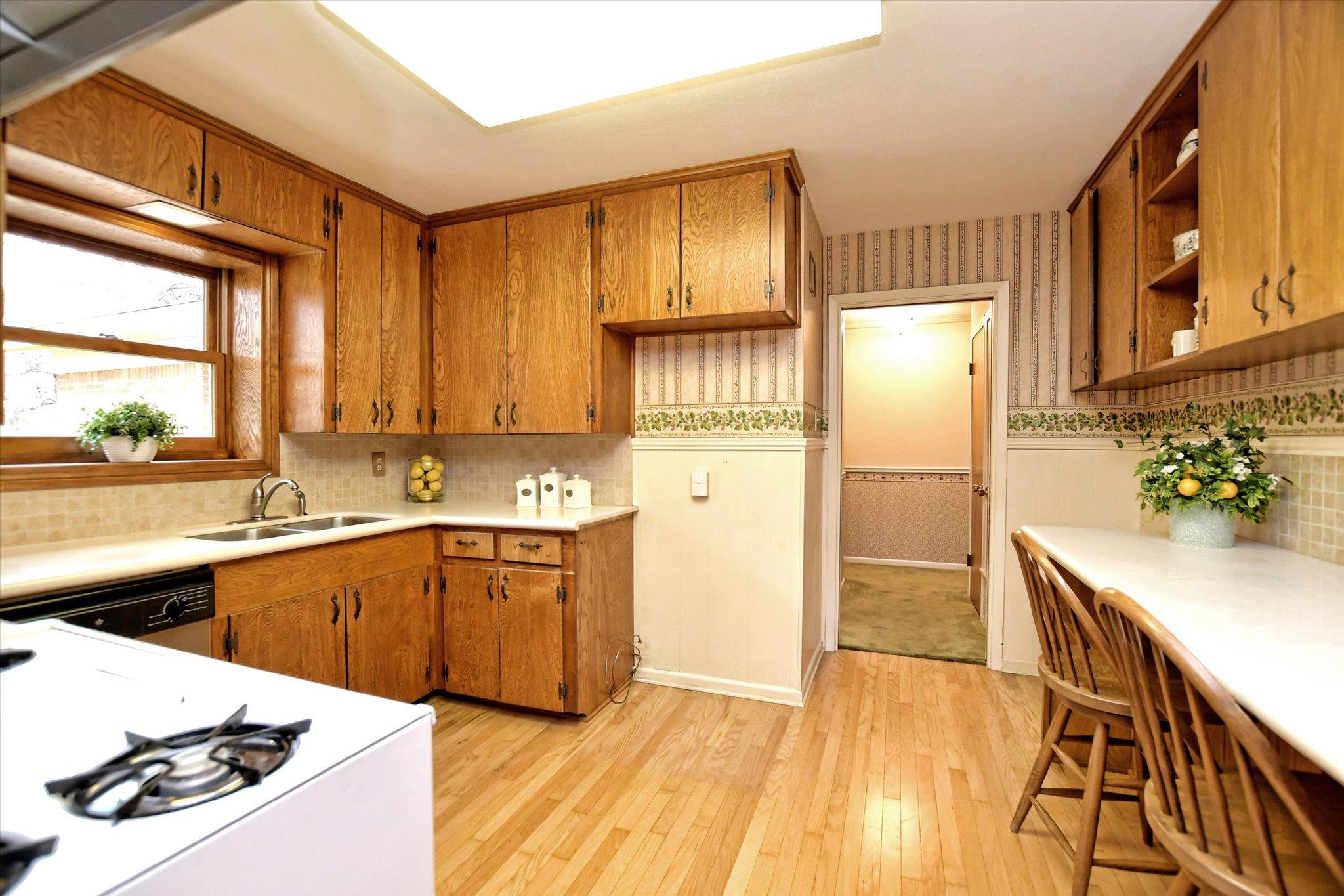 11803 Hornsby St Property Photo 5