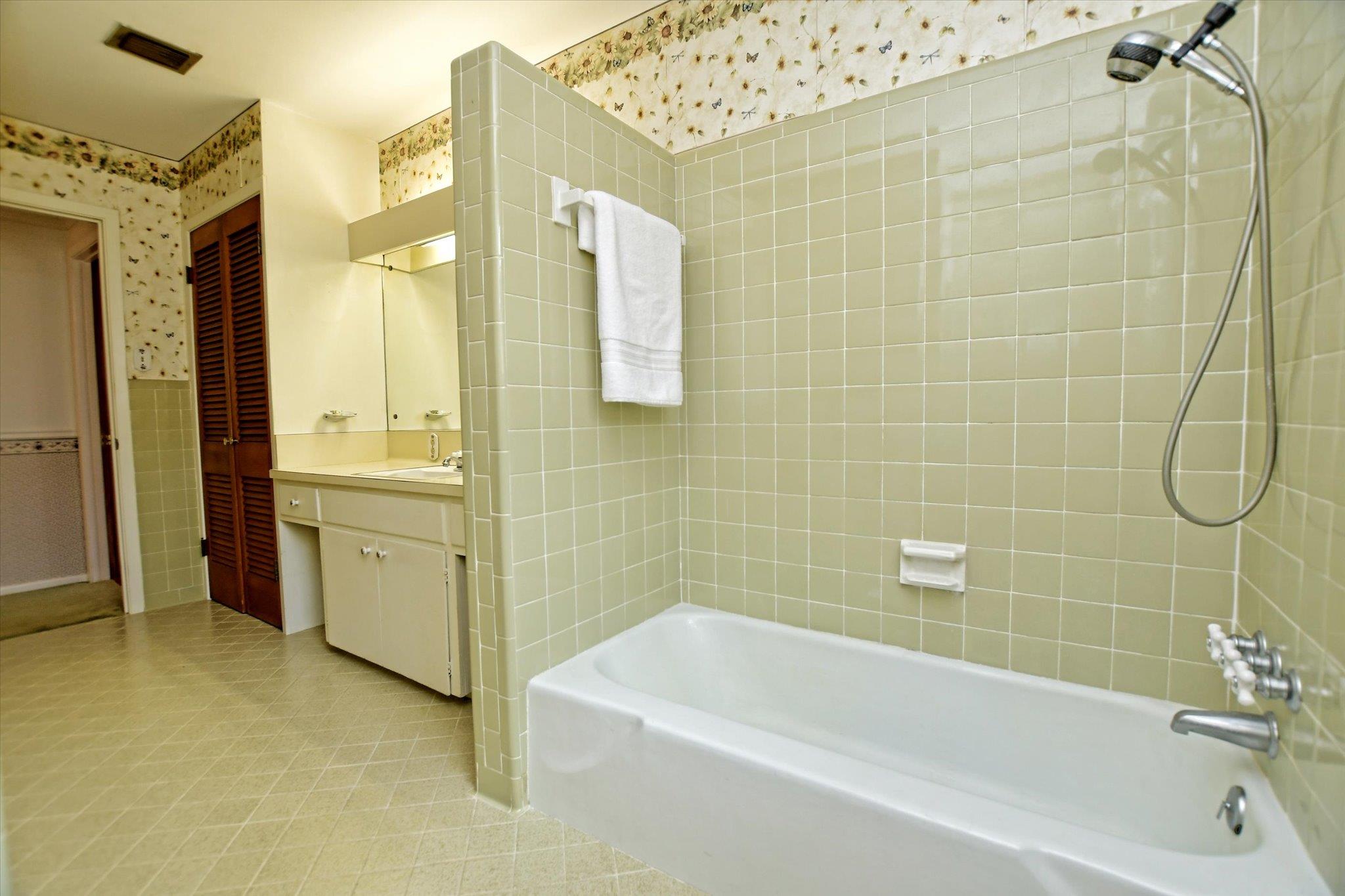 11803 Hornsby St Property Photo 13