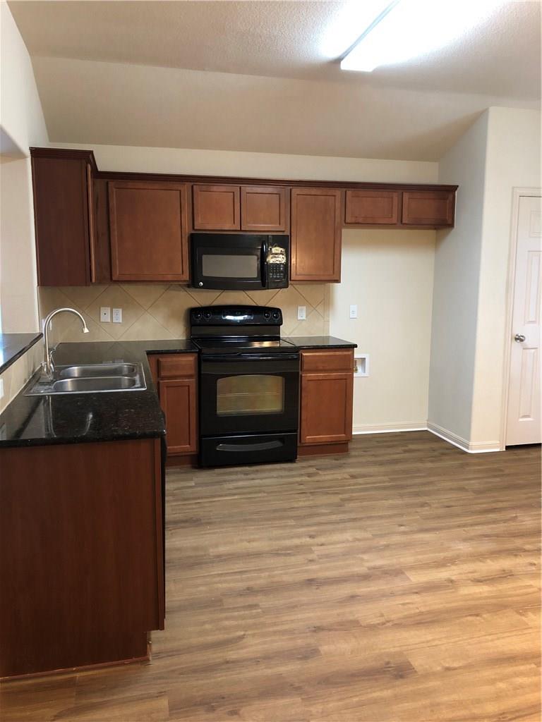 13316 Pine Needle St Property Photo 4