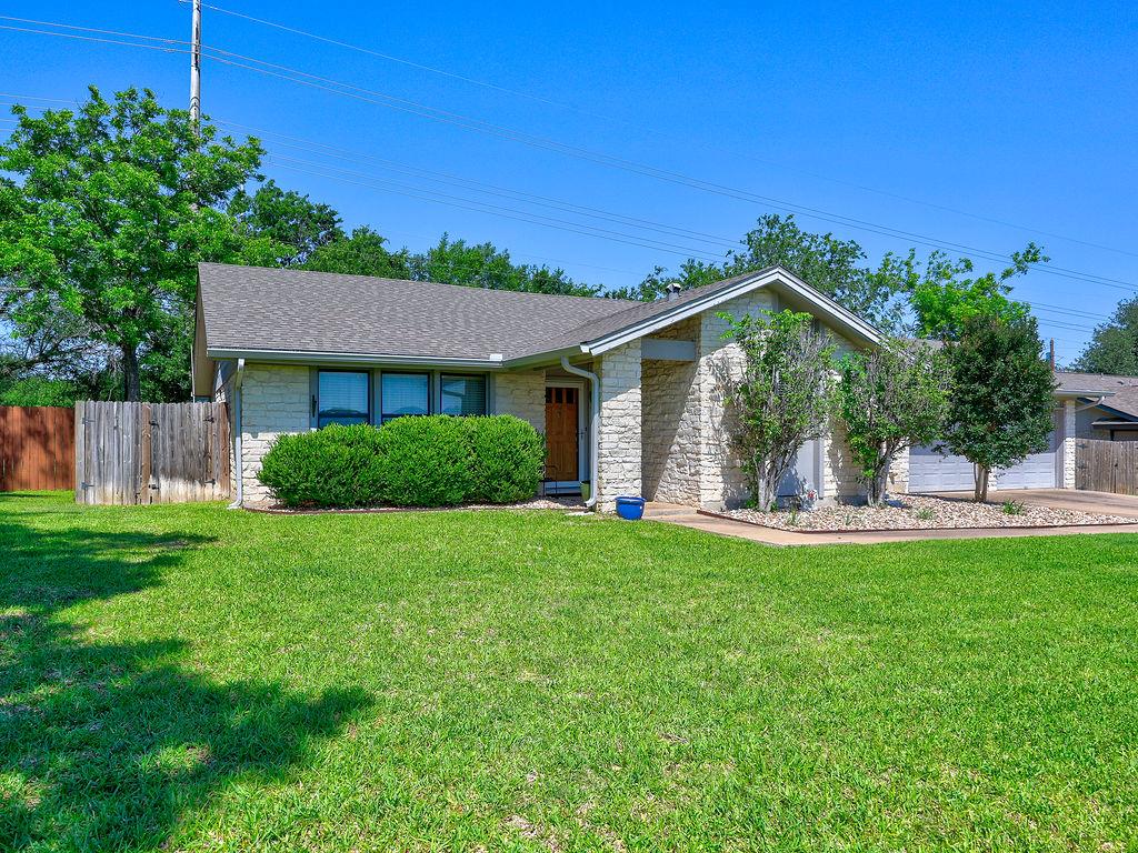 1002 Deep Wood Dr Property Photo 5